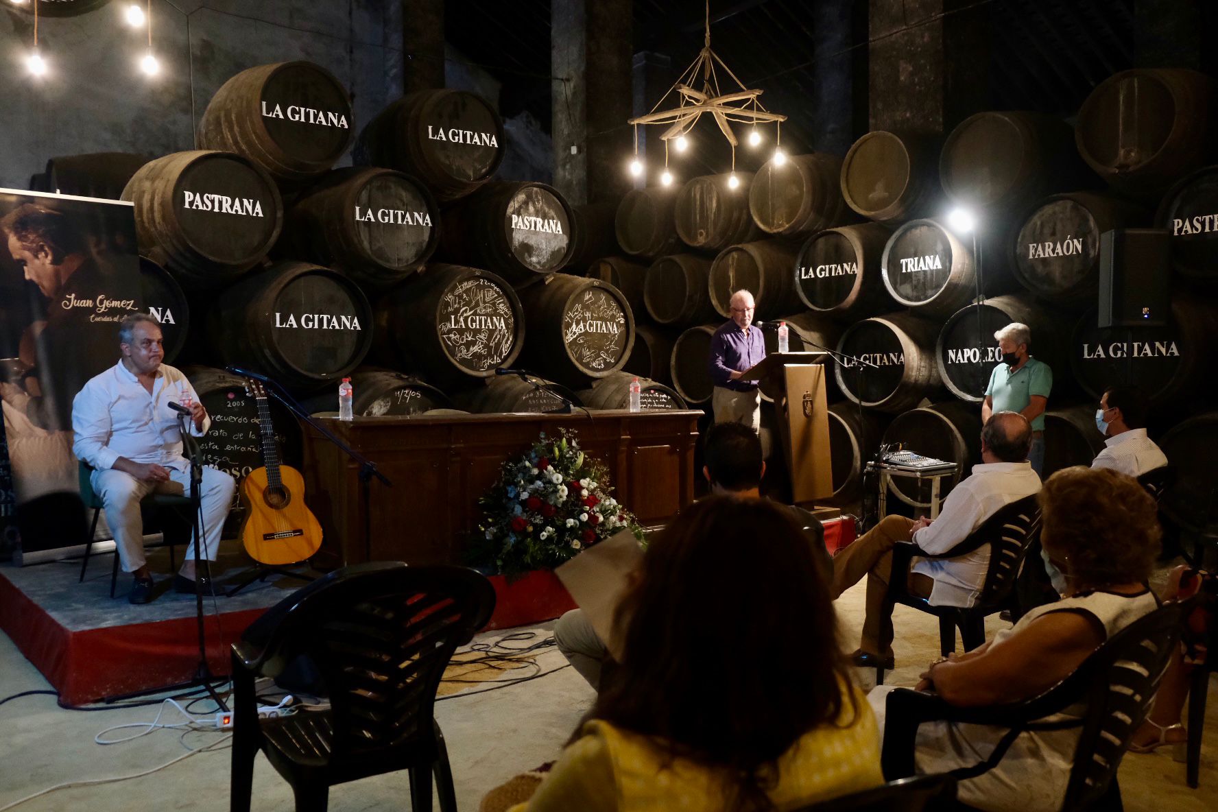 EL GUITARRISTA JUAN GÓMEZ INAUGURA LAS ACTIVIDADES DE LA BIENAL DE FLAMENCO EN BODEGAS LA GITANA