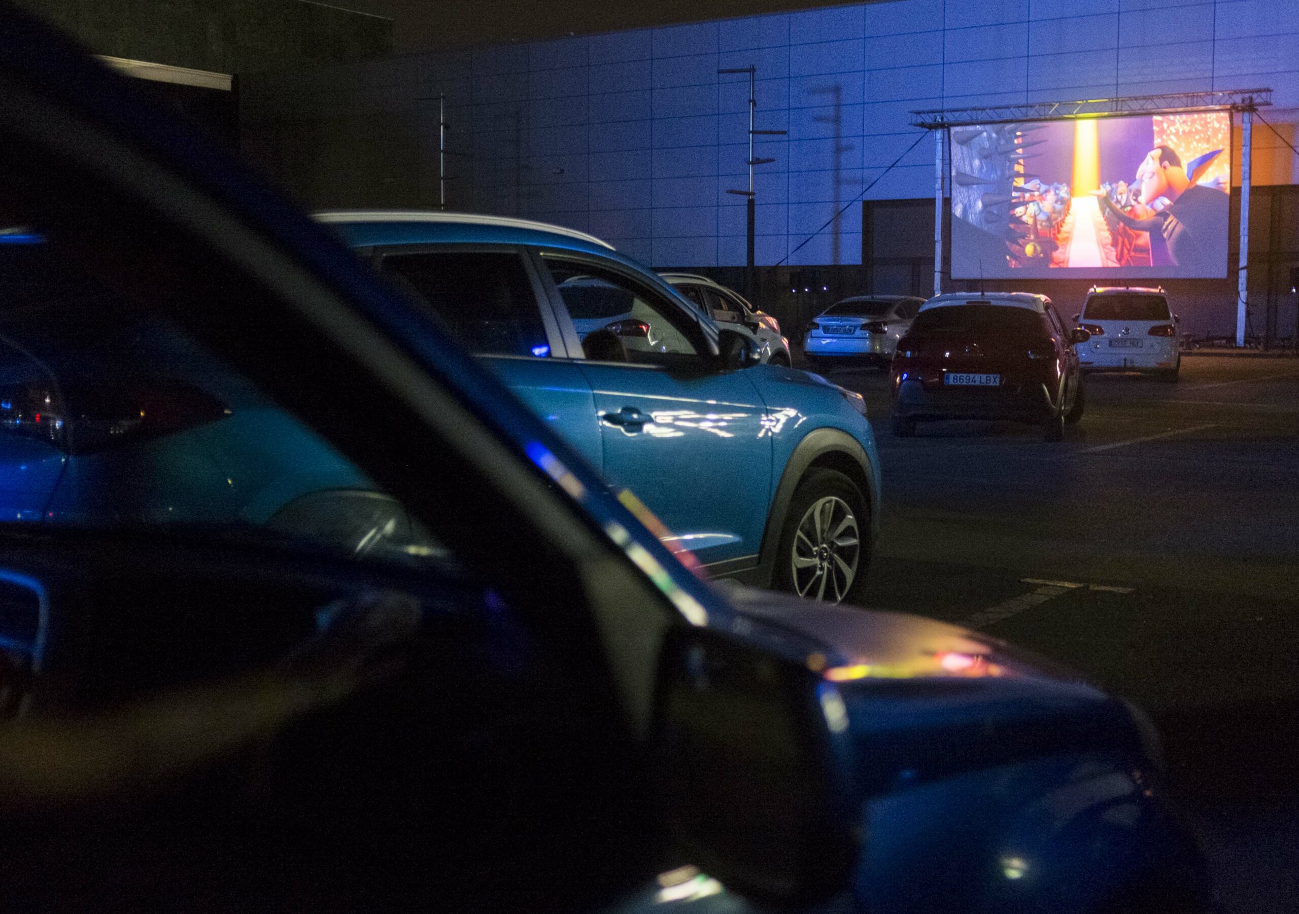 GRAN ACOGIDA A LA PRIMERA SESIÓN DE AUTOCINE EN EL CENTRO COMERCIAL LAS DUNAS