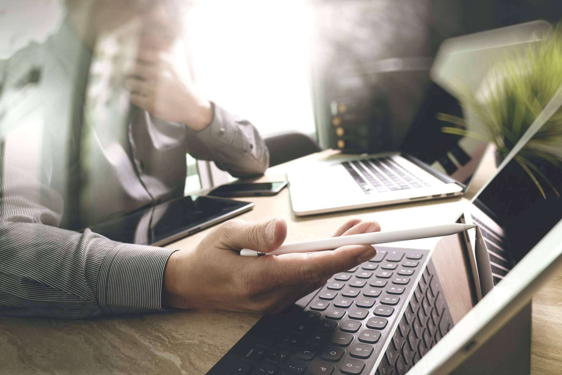 ¿Cómo trabajar desde una laptop y vivir de Internet con Ofertas777?