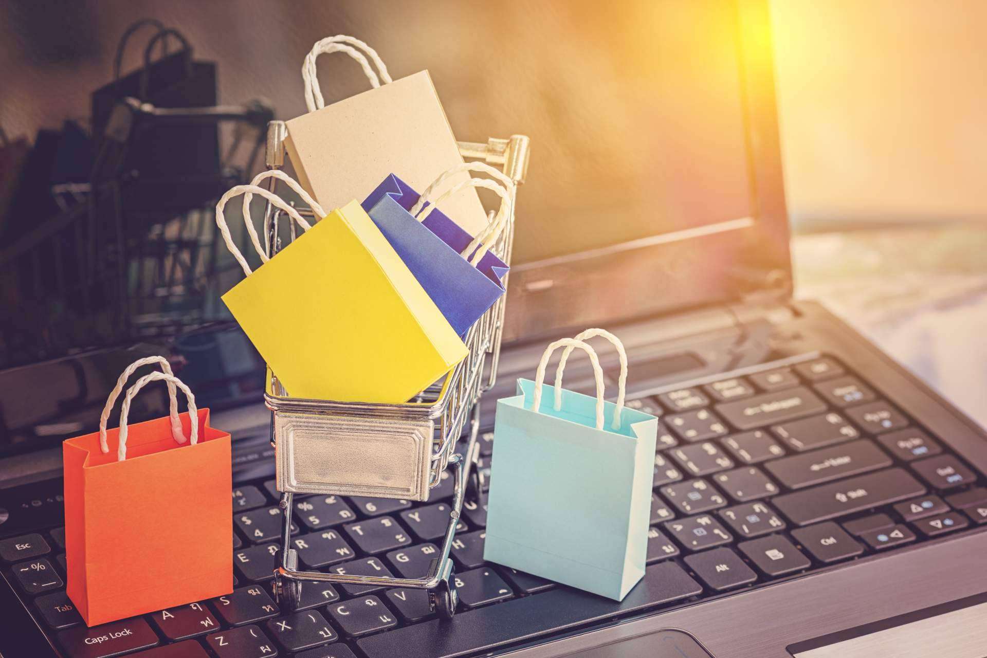 Marosa, asesora fiscal especializada en normas de IVA sobre el sector e-commerce