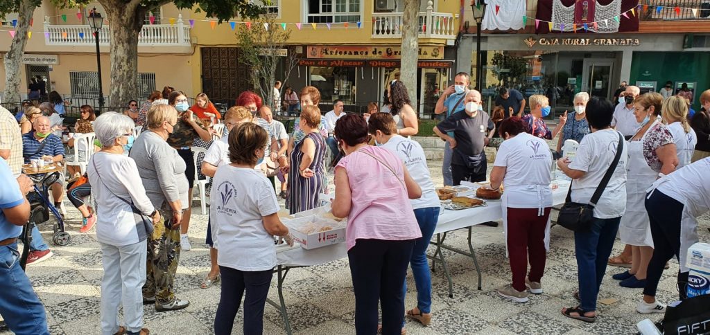 Voluntarias de Cúllar Vega recaudan cerca de 2.000 euros con un desayuno solidario para ayudar a los afectados por el volcán de La Palma