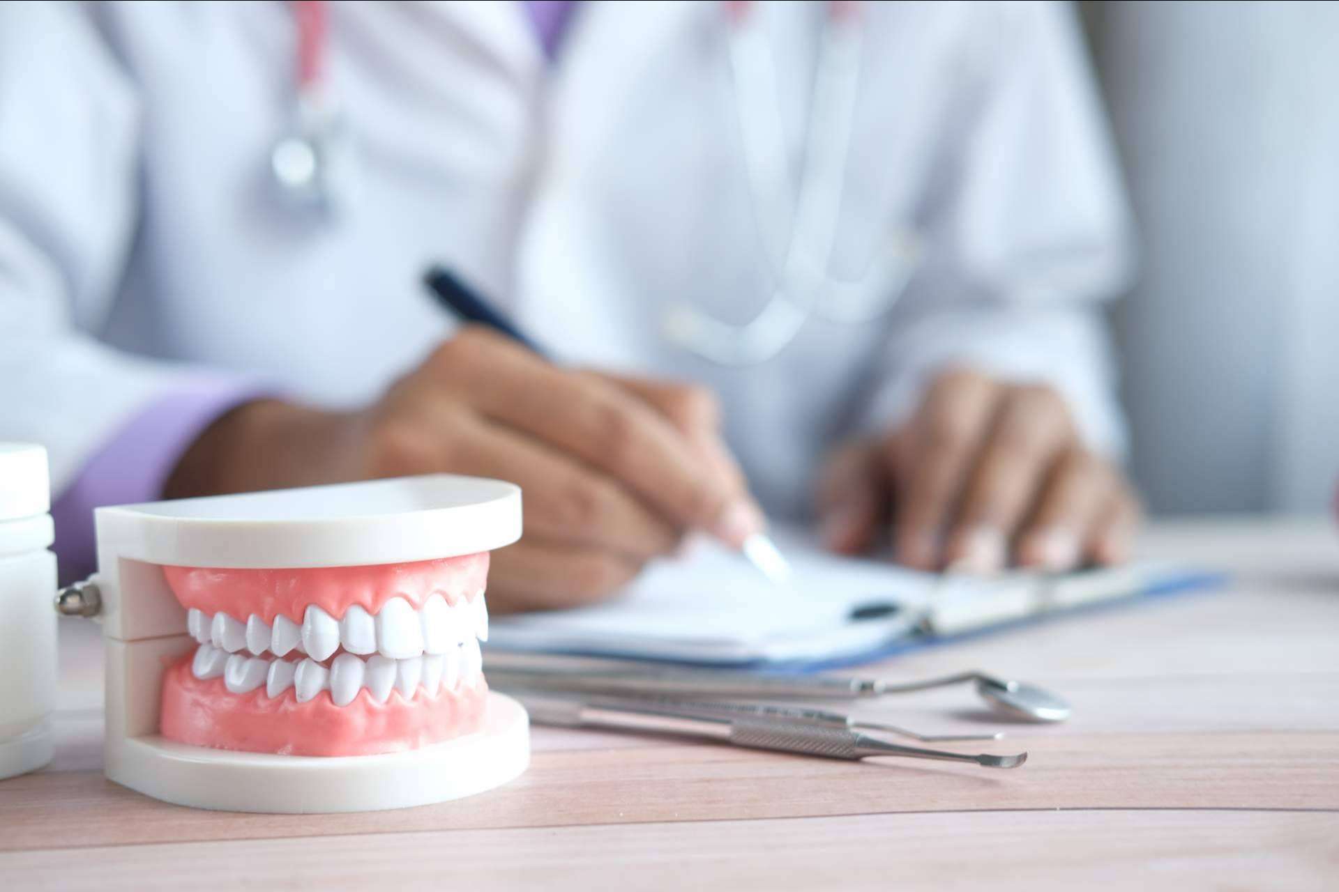 La figura clave del perito para gestionar las denuncias dentales, por Peritajes y Mediación
