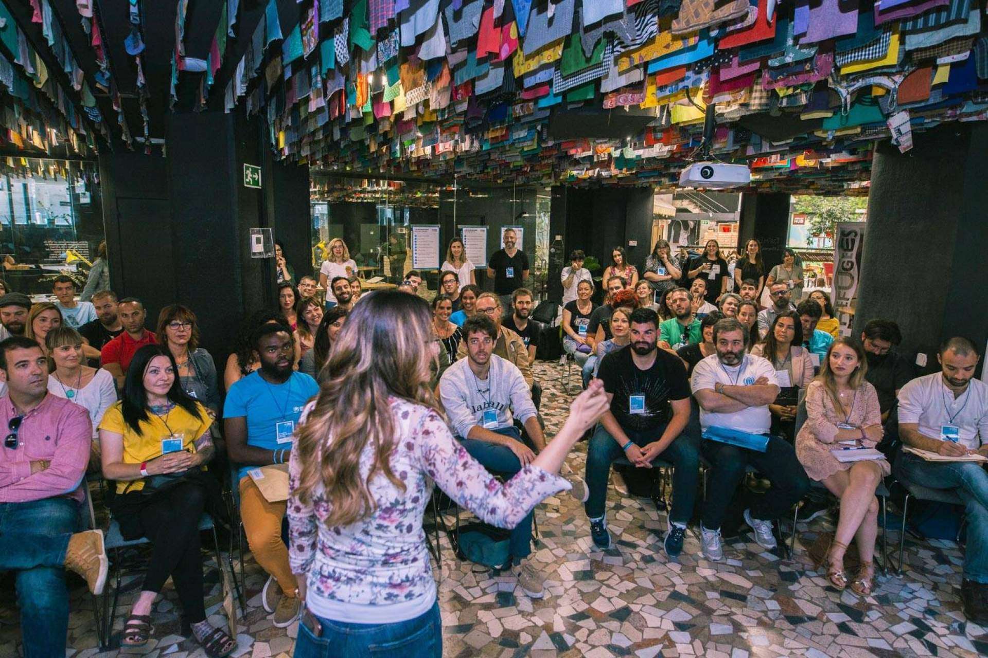Aprender a controlar los nervios al hablar en público para garantizar una comunicación óptima con el programa Traspasa la Pantalla de Mónica Galán