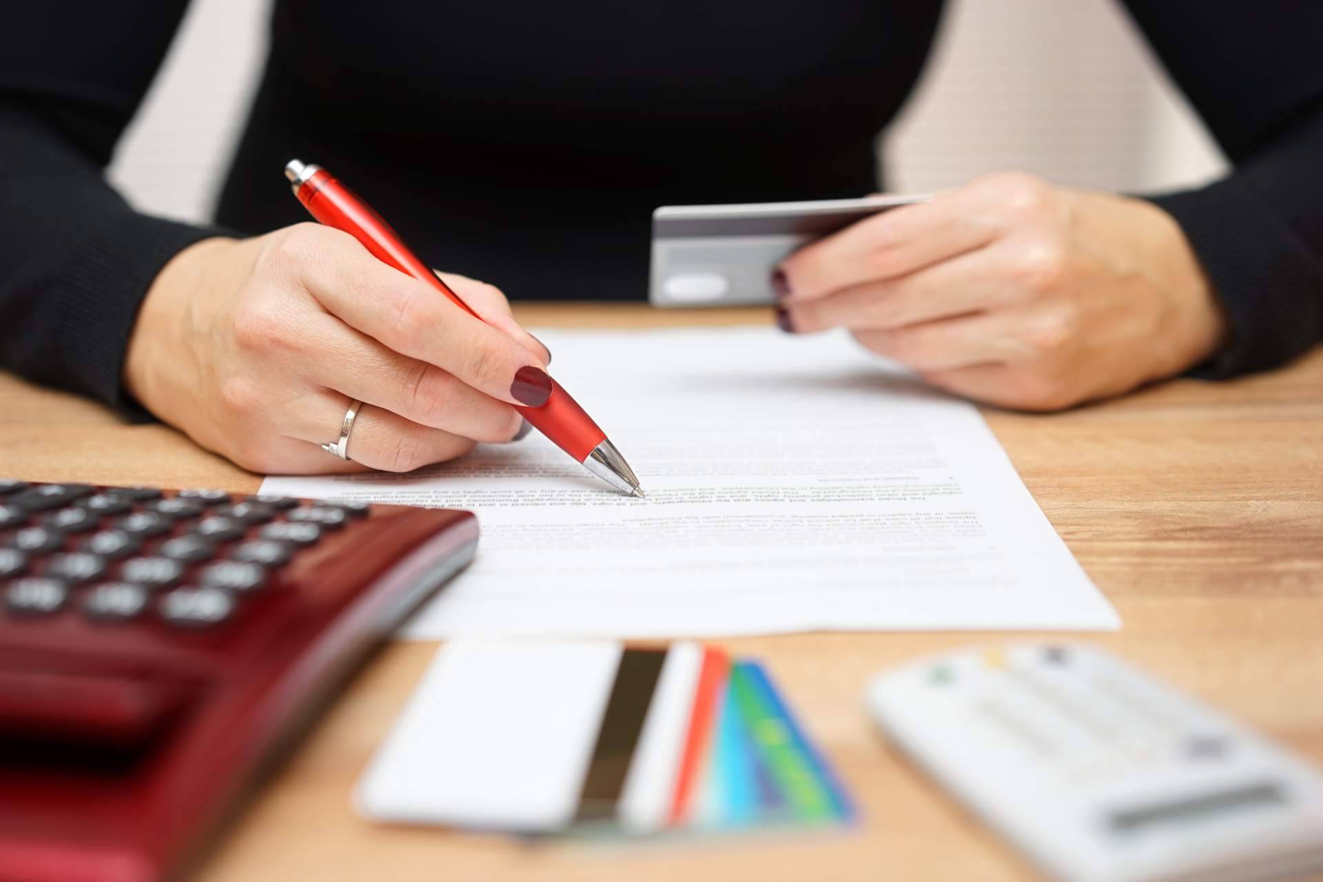 ¿Cómo identificar contratos revolving e intereses usurarios? Víctimas del Crédito