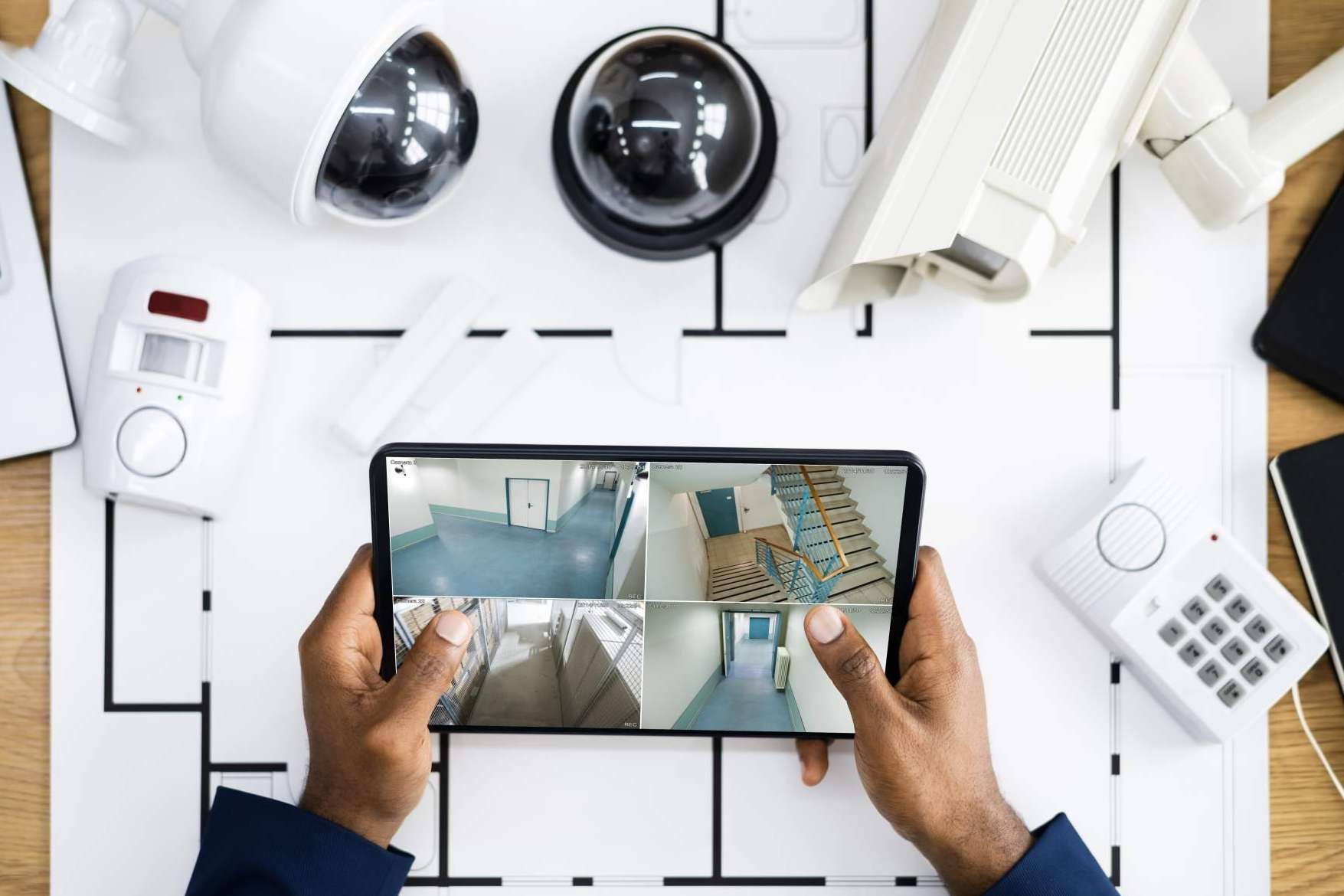 La venta e instalación de sistemas de seguridad con conexión a central receptora que ofrece Seguridad a Medida