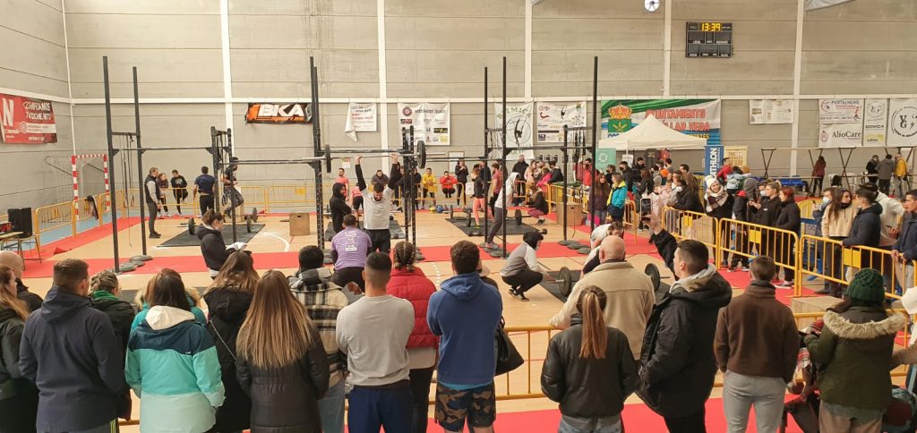 Un centenar de deportistas de toda España participan en un campeonato benéfico de crosstraining en Cúllar Vega