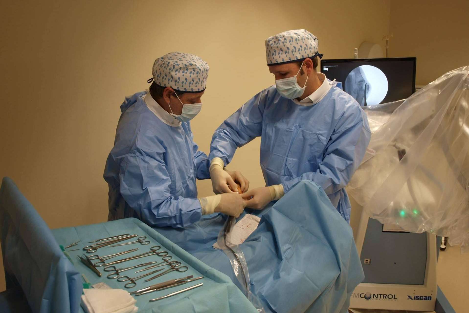 Gracias a la cirugía mínima invasiva de la Clínica San Román las personas pueden operarse de juanetes sin dolor