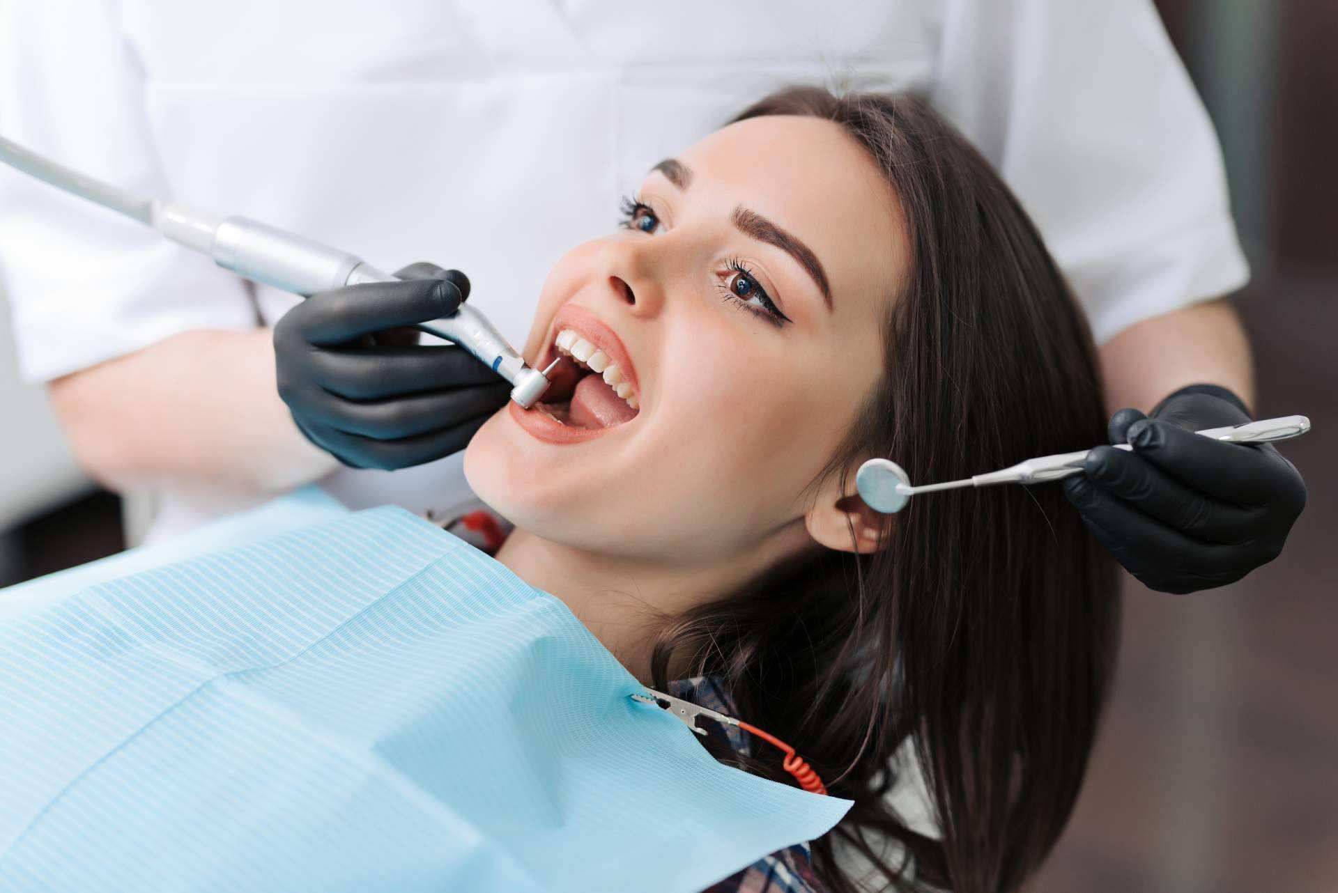 Helident Clínica Dental realiza limpiezas dentales profesionales