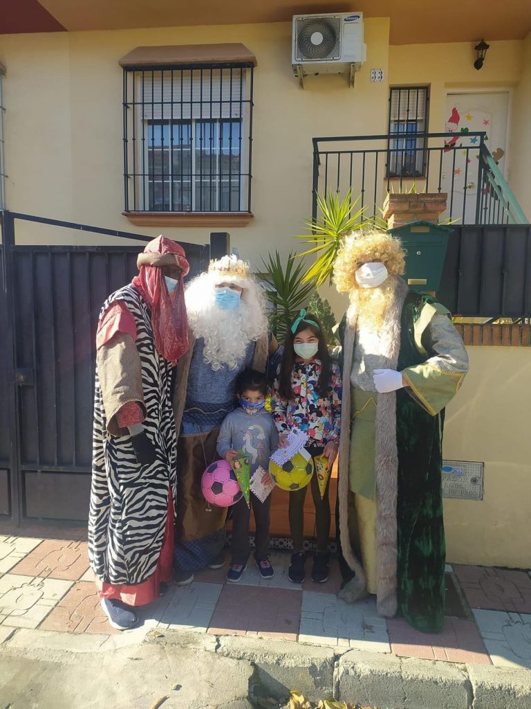Los Reyes Magos ‘a domicilio’ de Cúllar Vega visitarán las casas de más de 800 niños durante dos días