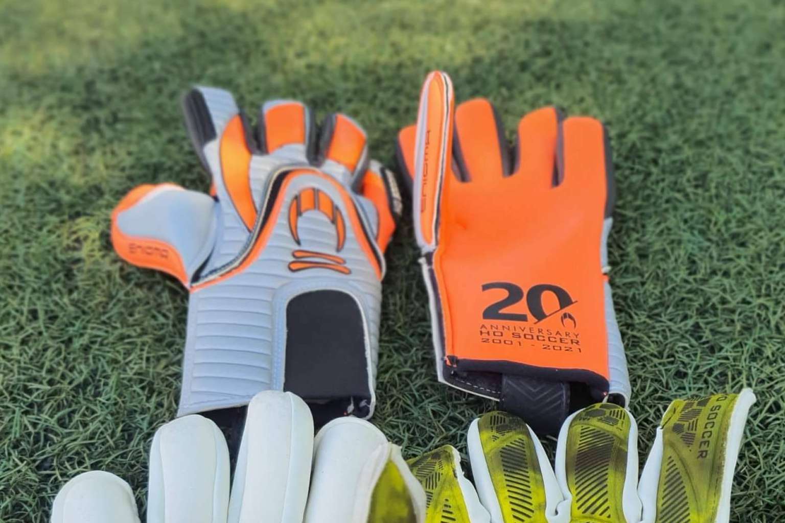 Soccerfactory dispone de los guantes de porteros de las mejores marcas