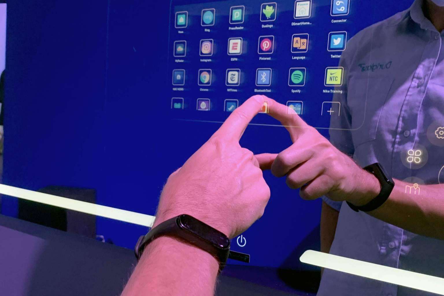 Duriglass integra la inteligencia ambiental con sus modelos como el Smart Mirror