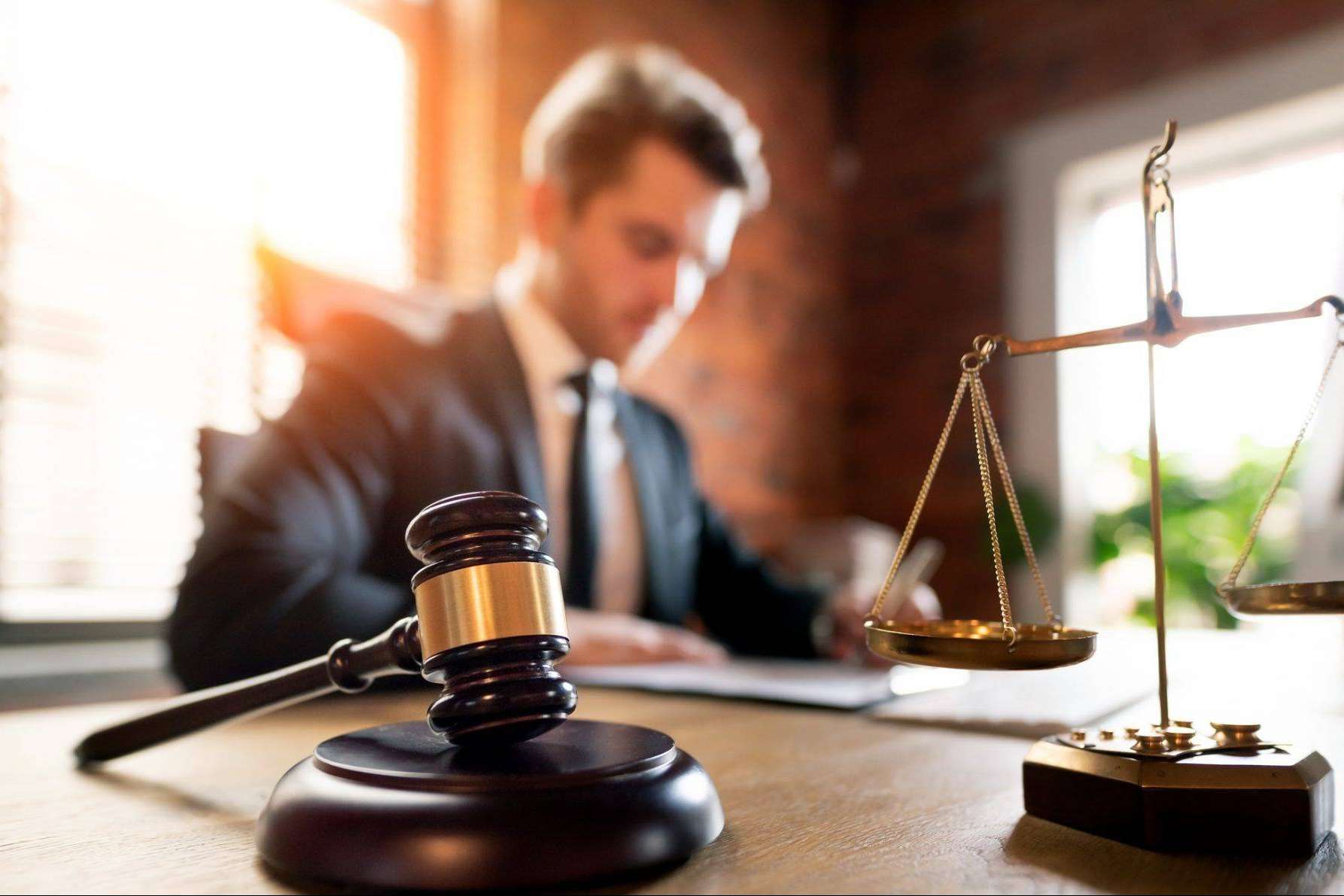 ¿En qué trámites habituales puede ayudar un abogado?, por Alcalde Abogados