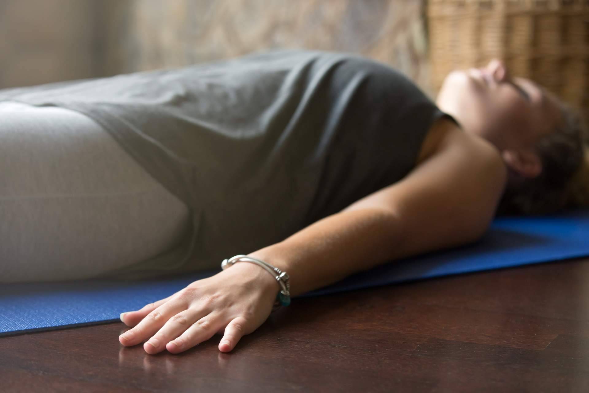El yoga nidra para acabar con el ruido mental