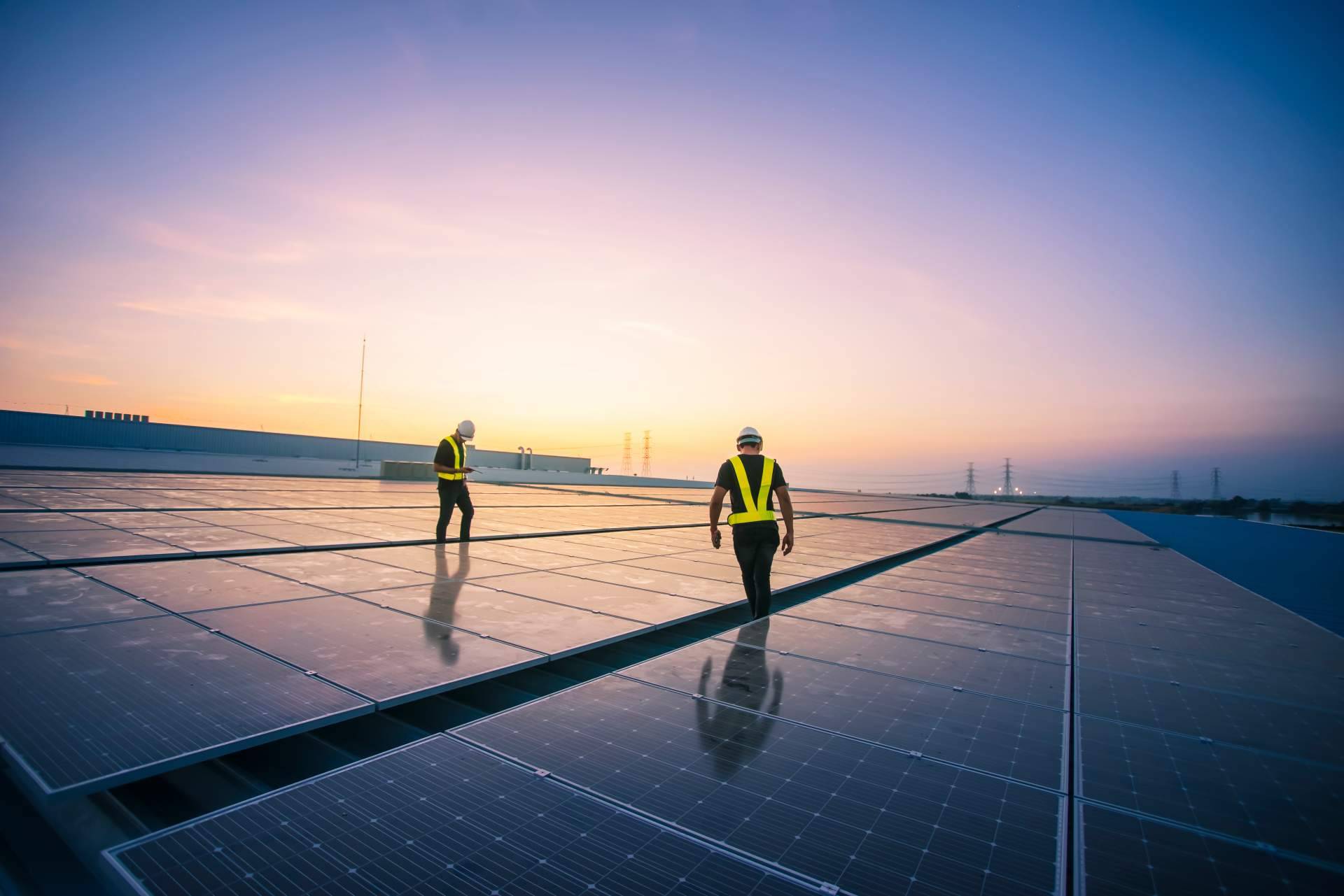 Conocer los beneficios de disponer de una instalación solar en una empresa