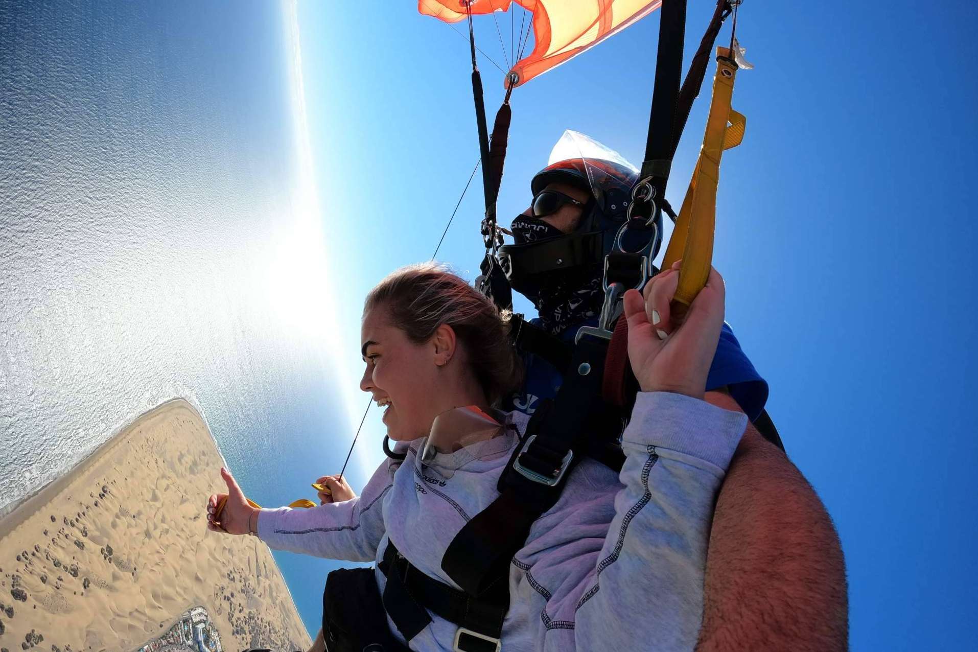 El paracaidismo tándem en Gran Canaria de la mano de iJump es un regalo original que cambia la vida