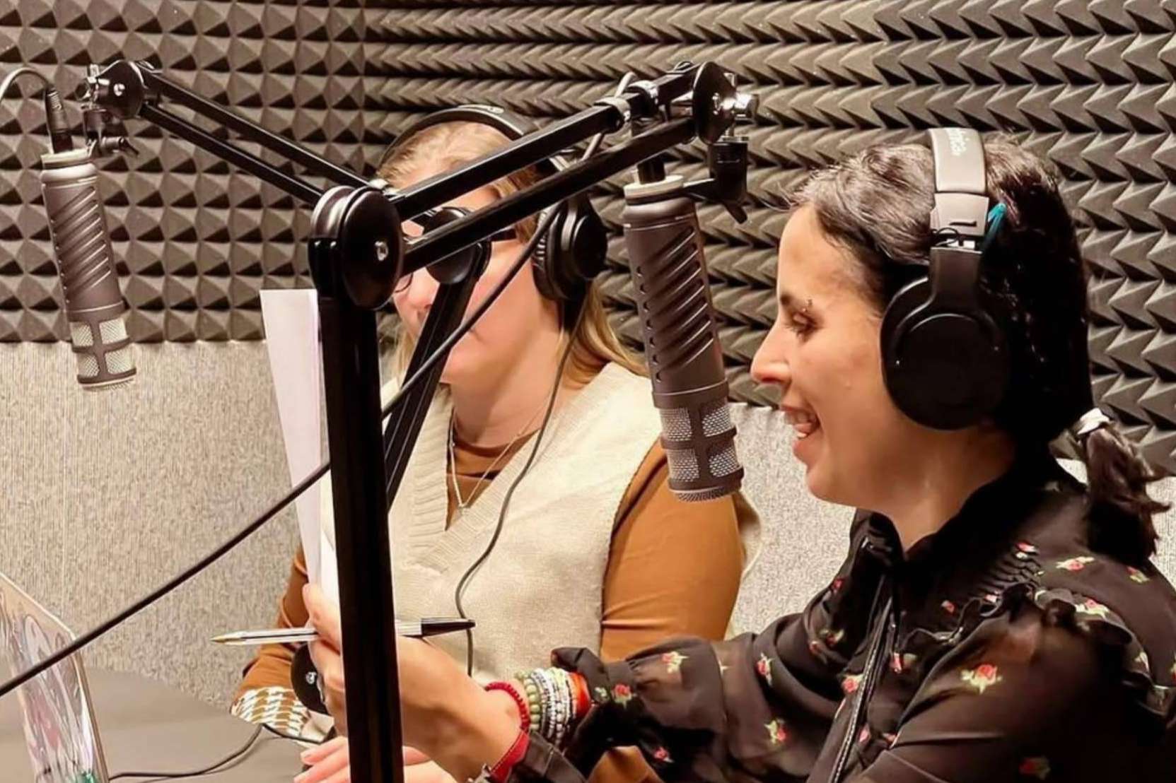 Grabación de podcasts en las instalaciones especializadas de Mastermind Place Madrid
