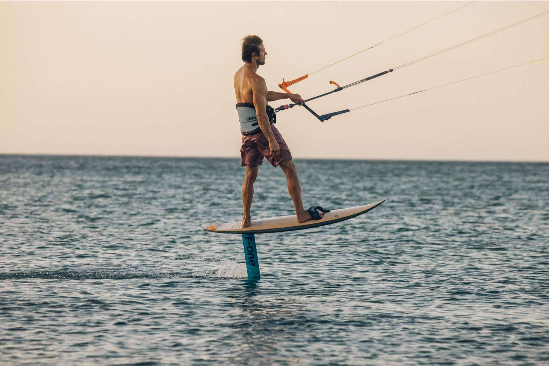 El kitesurf es un deporte accesible para todos los públicos, según Pura Vida Mallorca