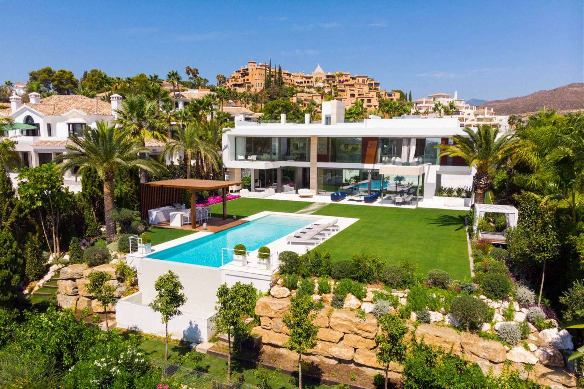 Zeuthen & Company ofrece villas de lujo en La Cerquilla de Nueva Andalucia