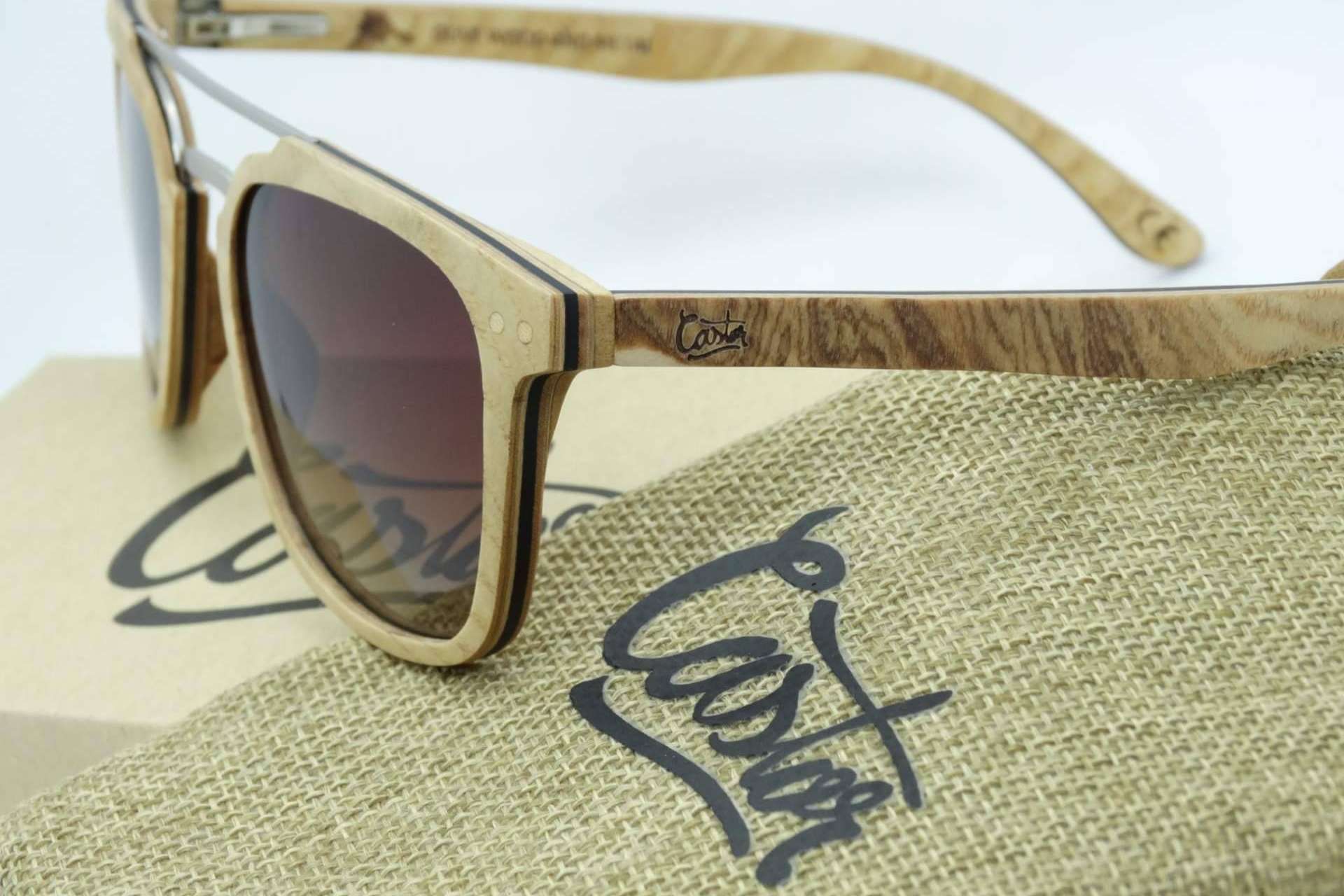 Las gafas de madera de zebrano y de olivo