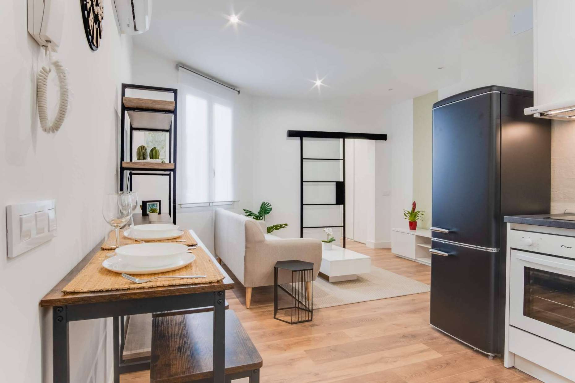 Los beneficios que obtienen los propietarios al contratar una agencia de gestión inmobiliaria, por Homes2Rent