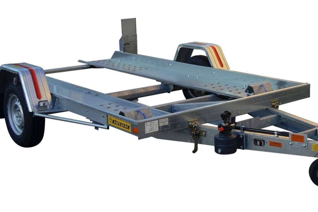 En qué fijarse para comprar un remolque portacoches, con Buscoremolque