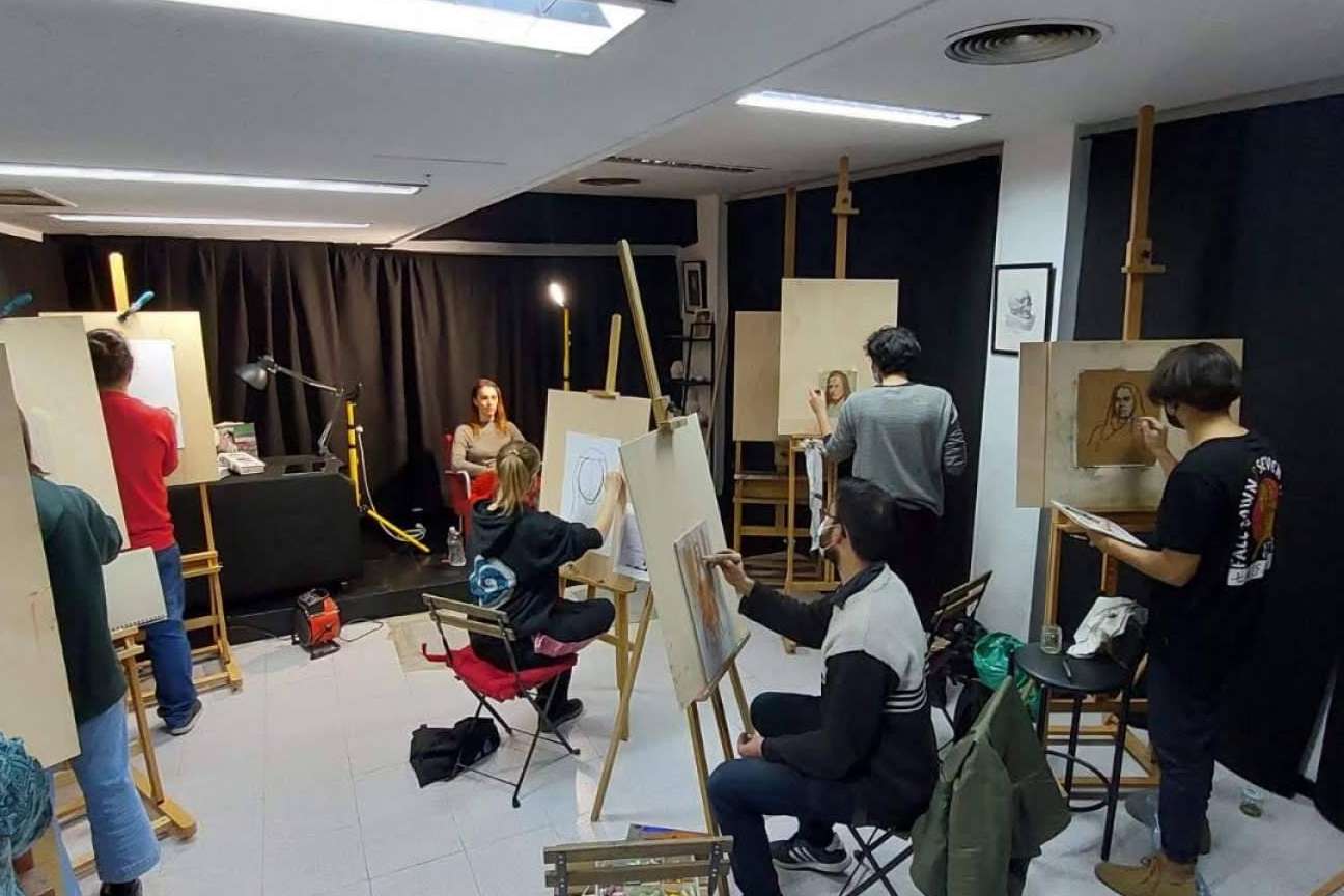 La academia de dibujo y pintura Estudio Ilógico presenta cursos para adultos para convertirse en artista