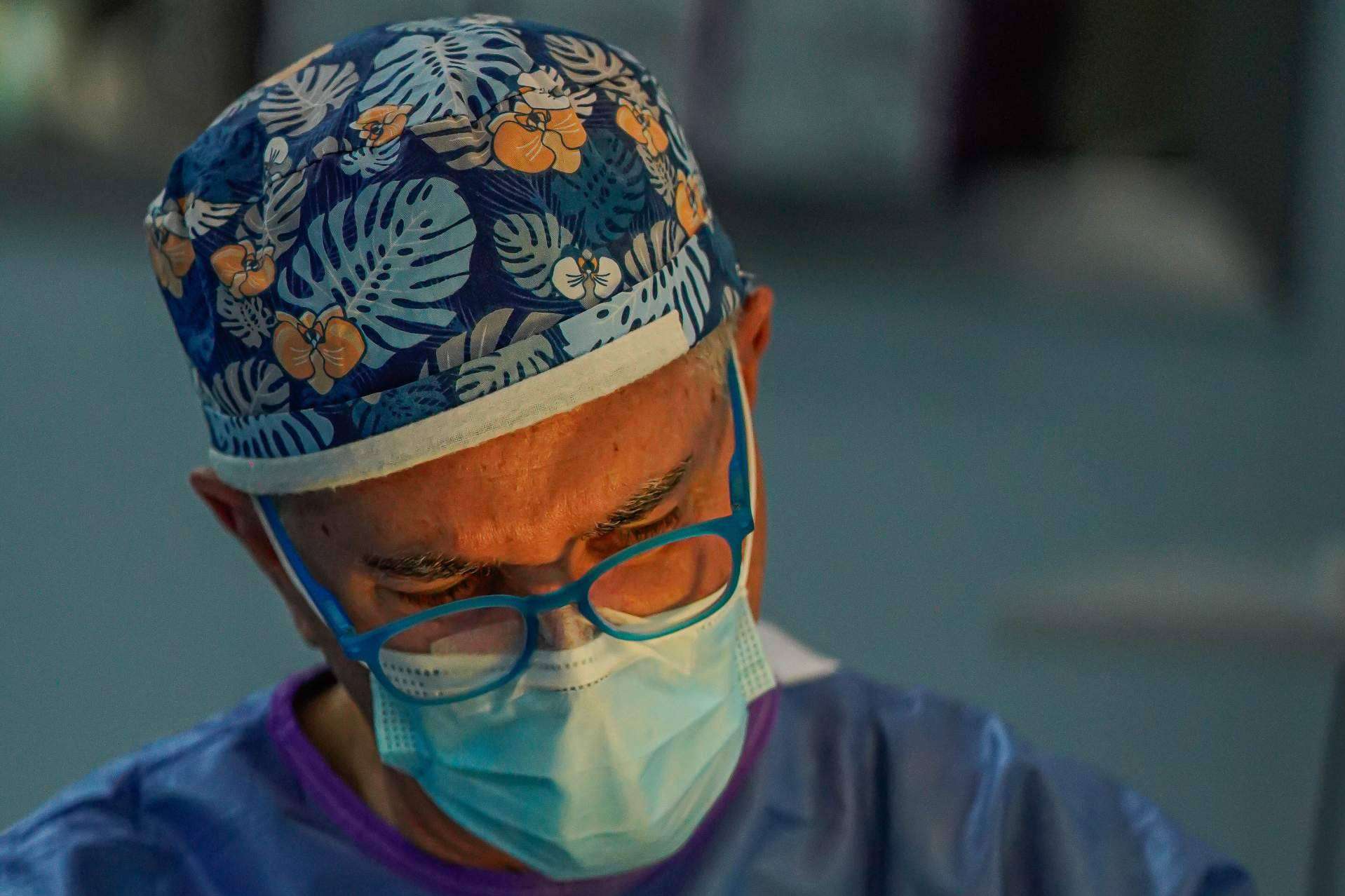 El Dr. Roy Camacho, uno de los cirujanos estéticos mejor valorados en Madrid