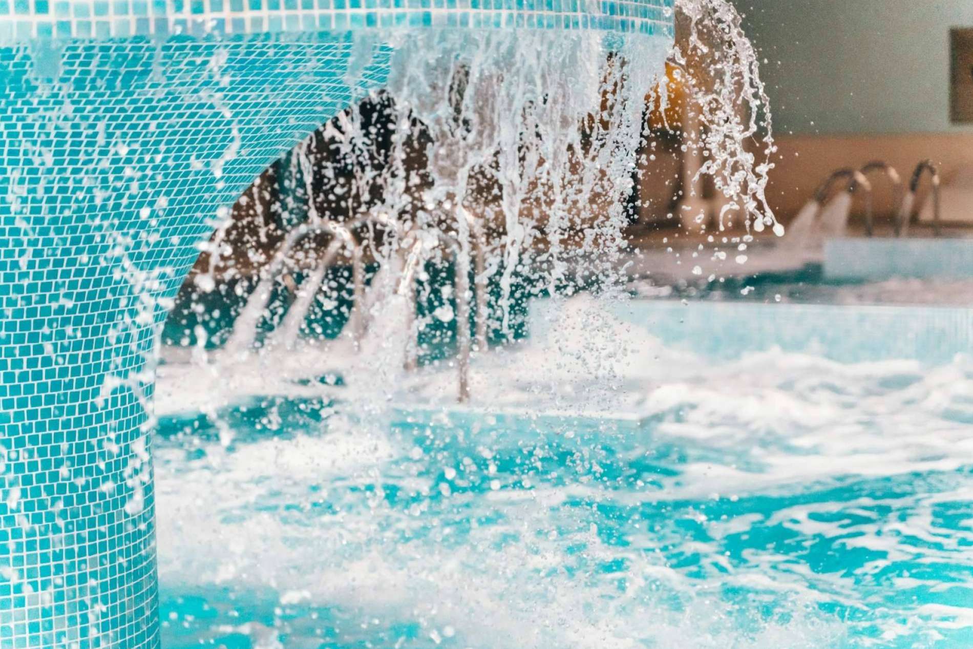 En el spa Aqua Club Termal, es posible acceder a uno de los mayores circuitos termales de Tenerife y a distintos tratamientos para el bienestar, la salud y la belleza
