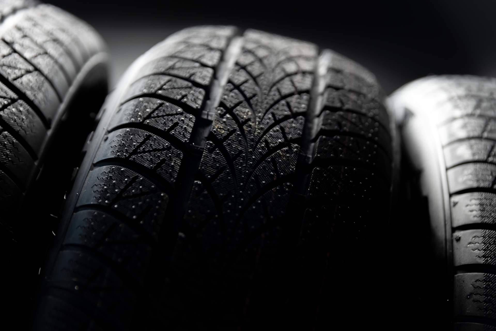 ¿Cada cuánto tiempo hay que cambiar los neumáticos del coche?