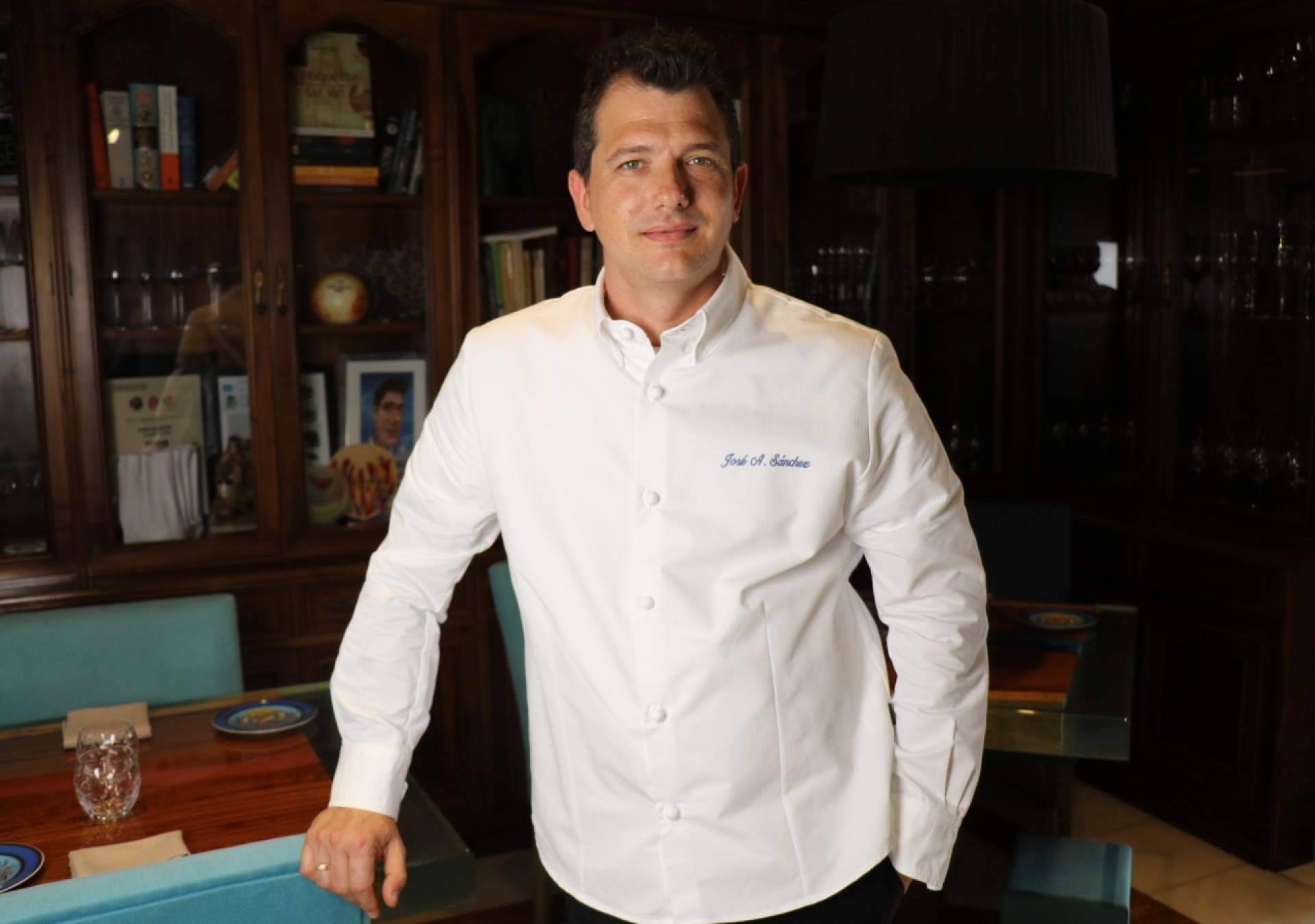Dos cocineros, dos cocinas y cuatro manos