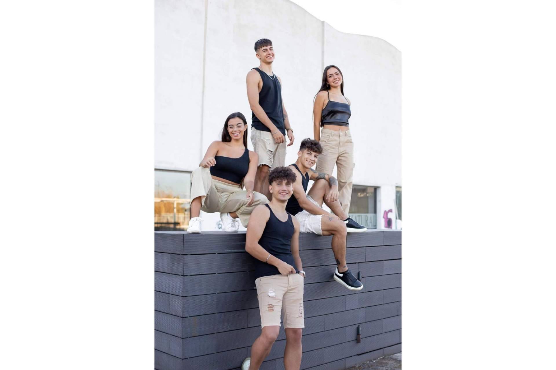Tik-Tokers, Instagrammers, convivientes y amigos, Óscar, Faina, Andrea, Marcos y Josito llevan a cabo un proyecto común que no va a dejar indiferente a nadie
