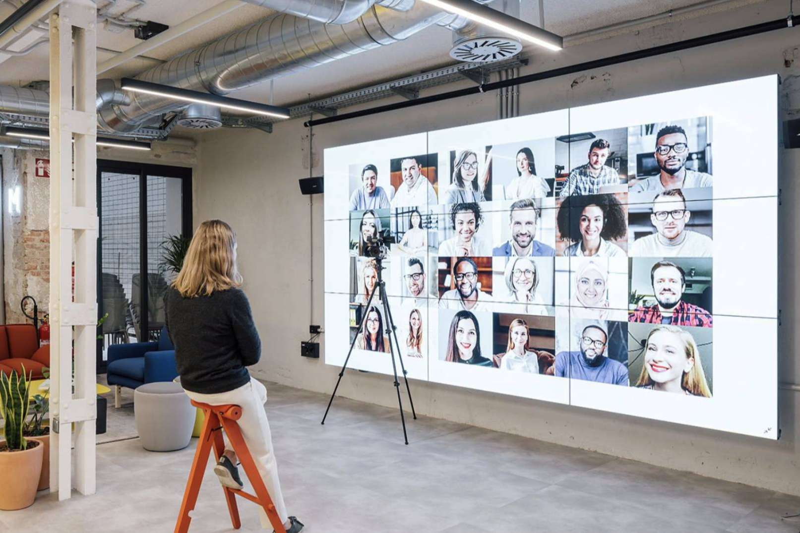 Eventos corporativos con streaming, gracias a los platós de Mastermind Place