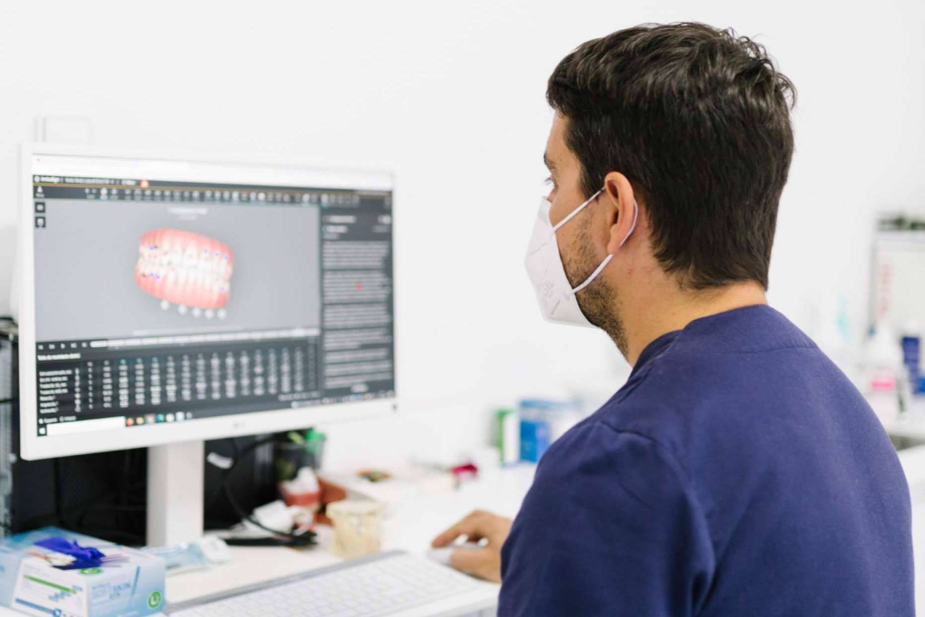 Prodental Santa Cruz responde, ¿qué son los implantes dentales y para qué sirven?