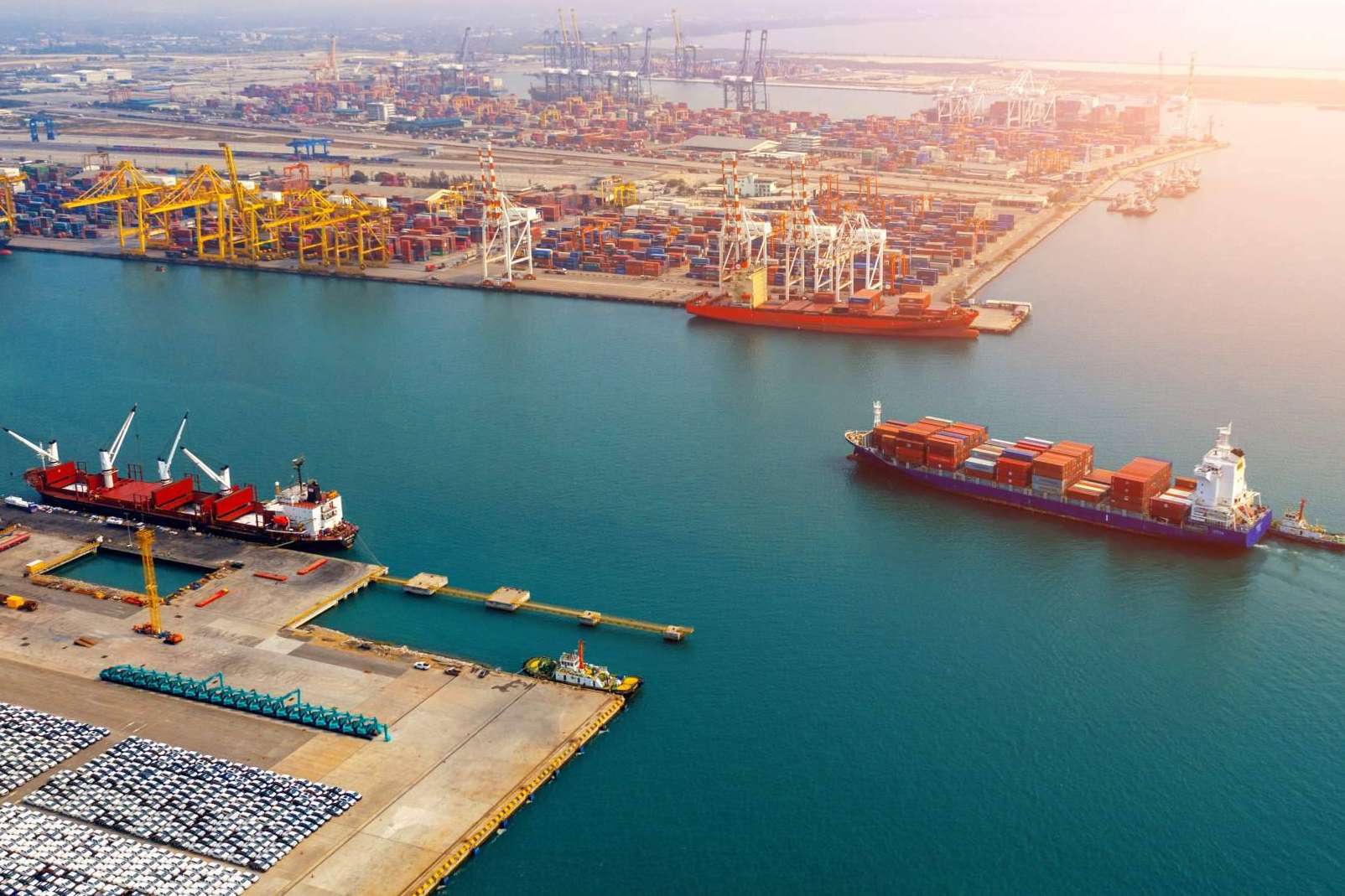 La elevación del precio de los productos por el colapso del puerto de Shanghái