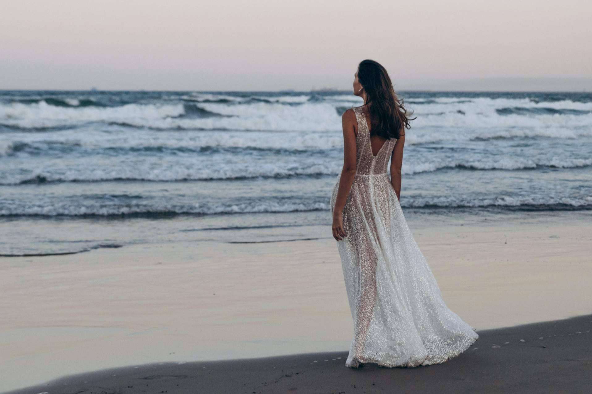 La marca de vestidos Lazita Couture creada por una diseñadora de moda influenciada por los viajes y el amor