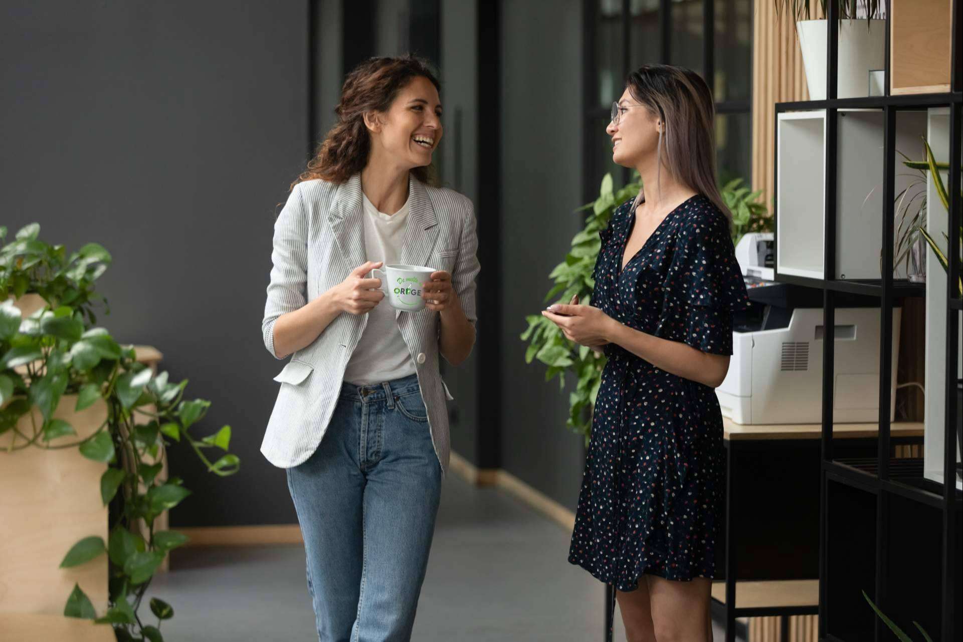 Disfrutar de un buen café en la oficina, con las máquinas de café que ofrece C&B Señor