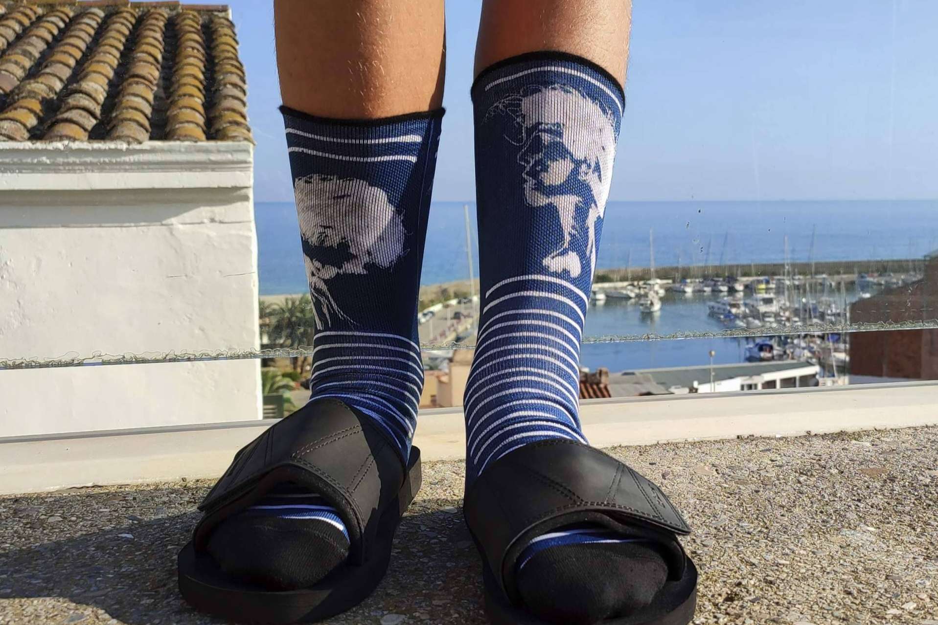 Entrevista a los fundadores de Isokisi, la marca de calcetines originales que combina moda y arte