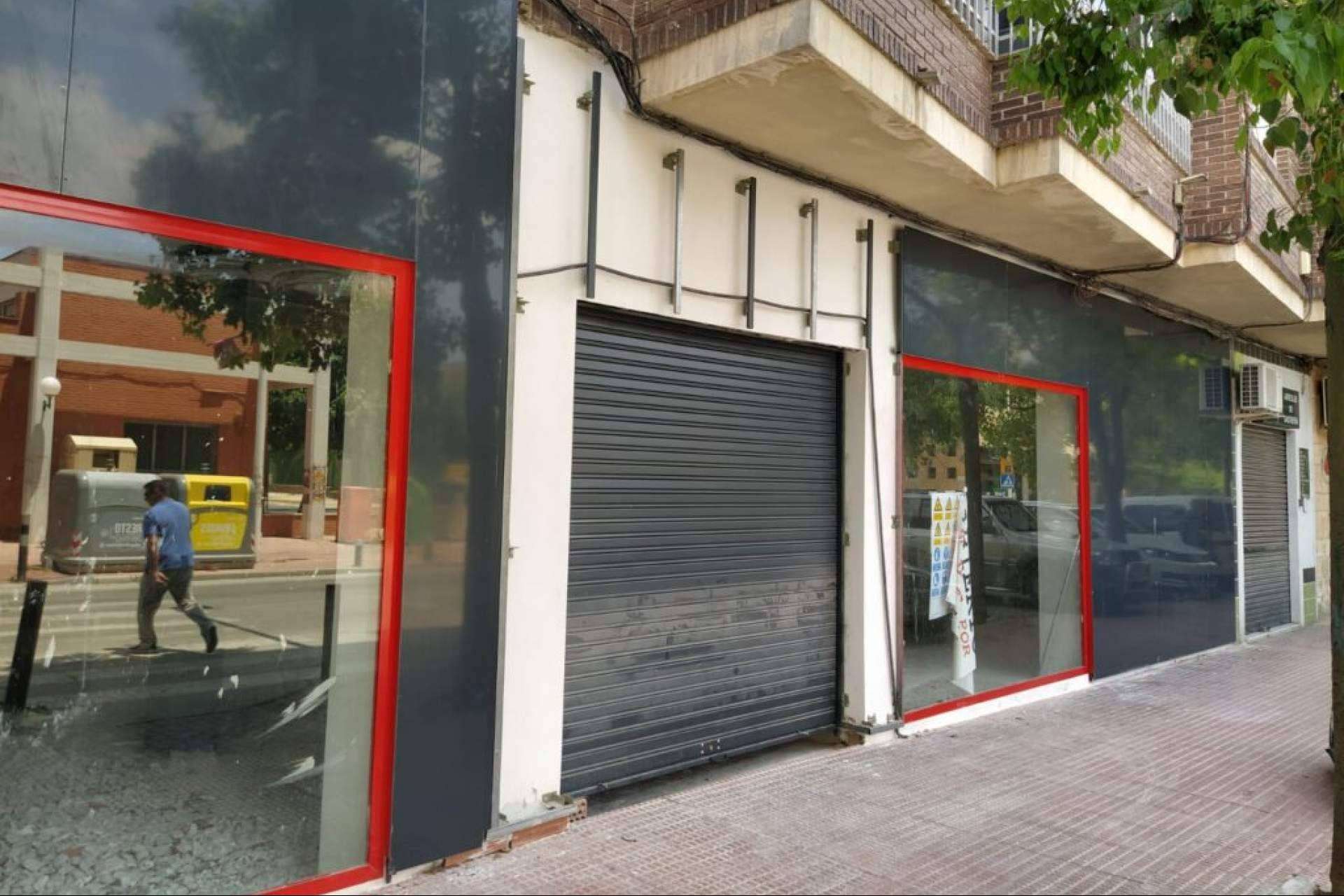 Modernizar la fachada de un local revistiéndola de composite
