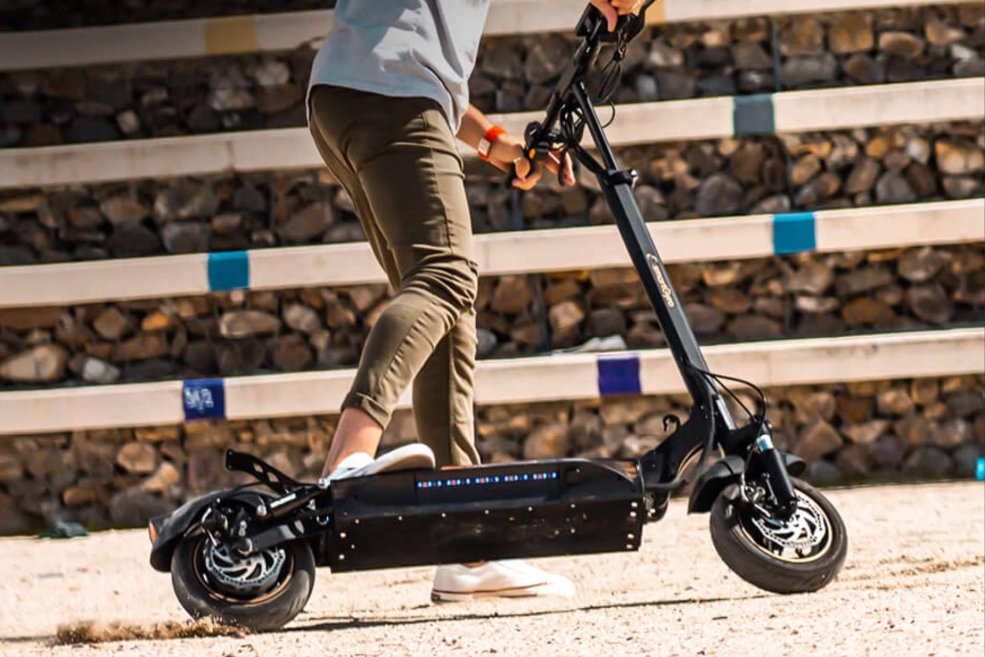 Obsequiar un patinete eléctrico para navidades de la mano de HTO Urban Mobility