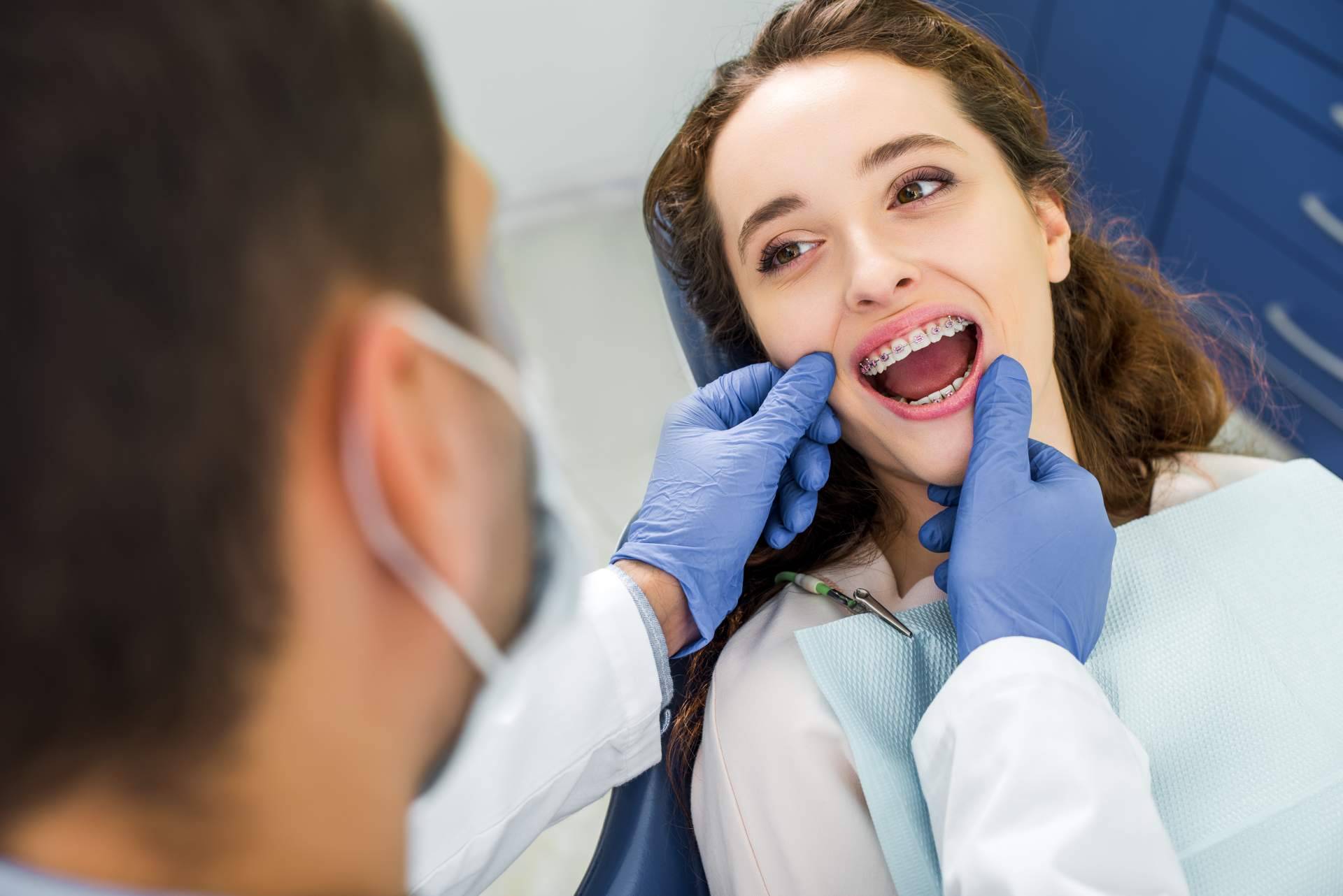 ¿Son compatibles la ortodoncia y los implantes? Clínica Dental Agudo Rosa