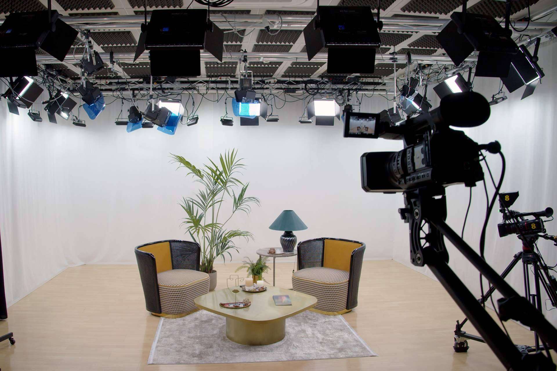 La destacada productora audiovisual de Excelencia Médica TV, CMP, inaugura nuevo plató de televisión en Madrid