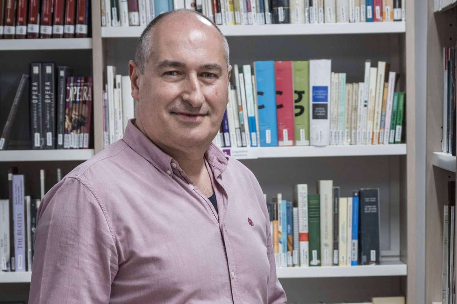 Encargar un libro al periodista y escritor Toni Traveria, una de las mejores maneras de celebrar un aniversario importante de una empresa