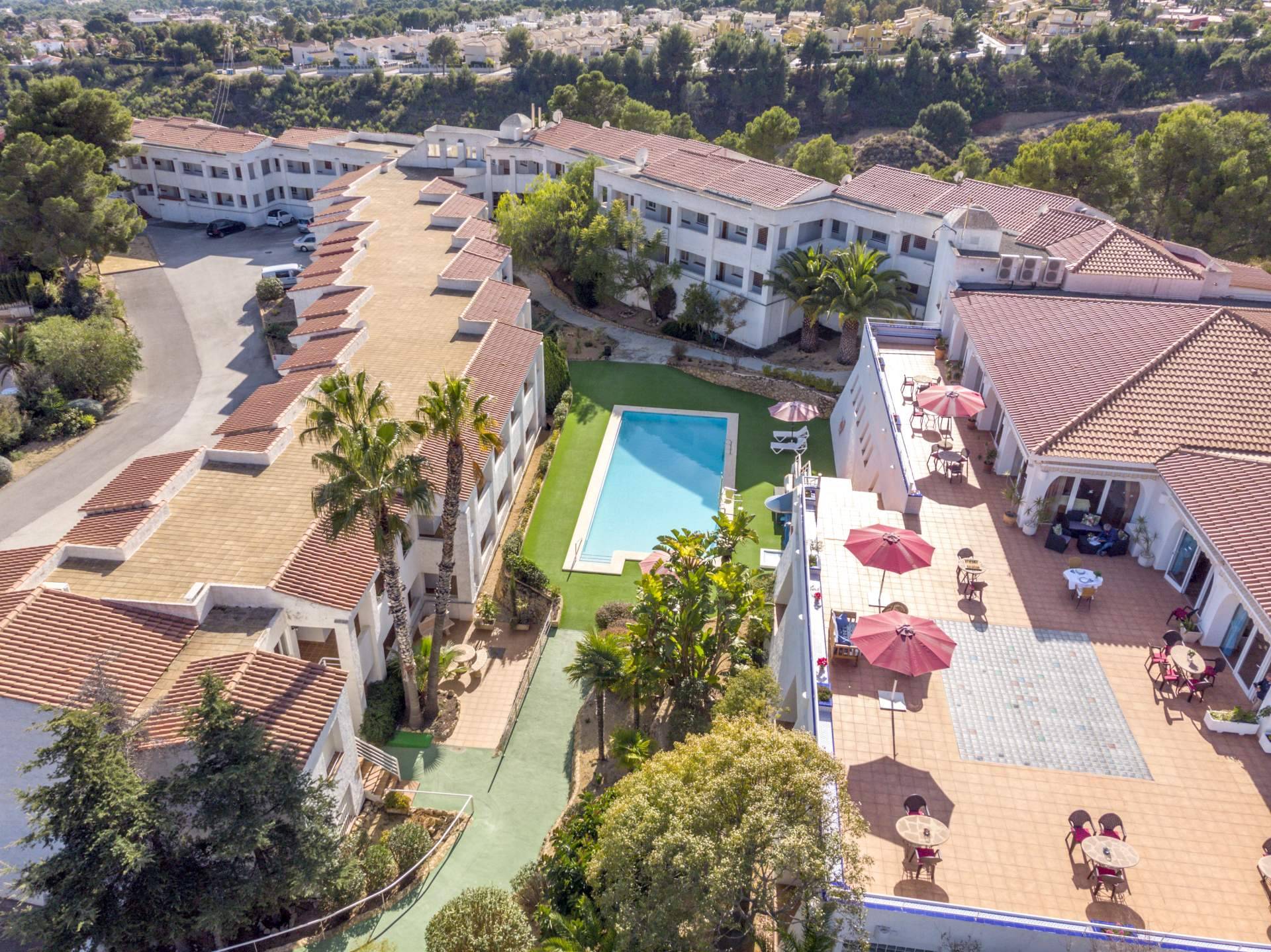 Angomed Senior Living dispone de la residencia Montebello, situada en una zona privilegiada, cerca del mar y de la montaña