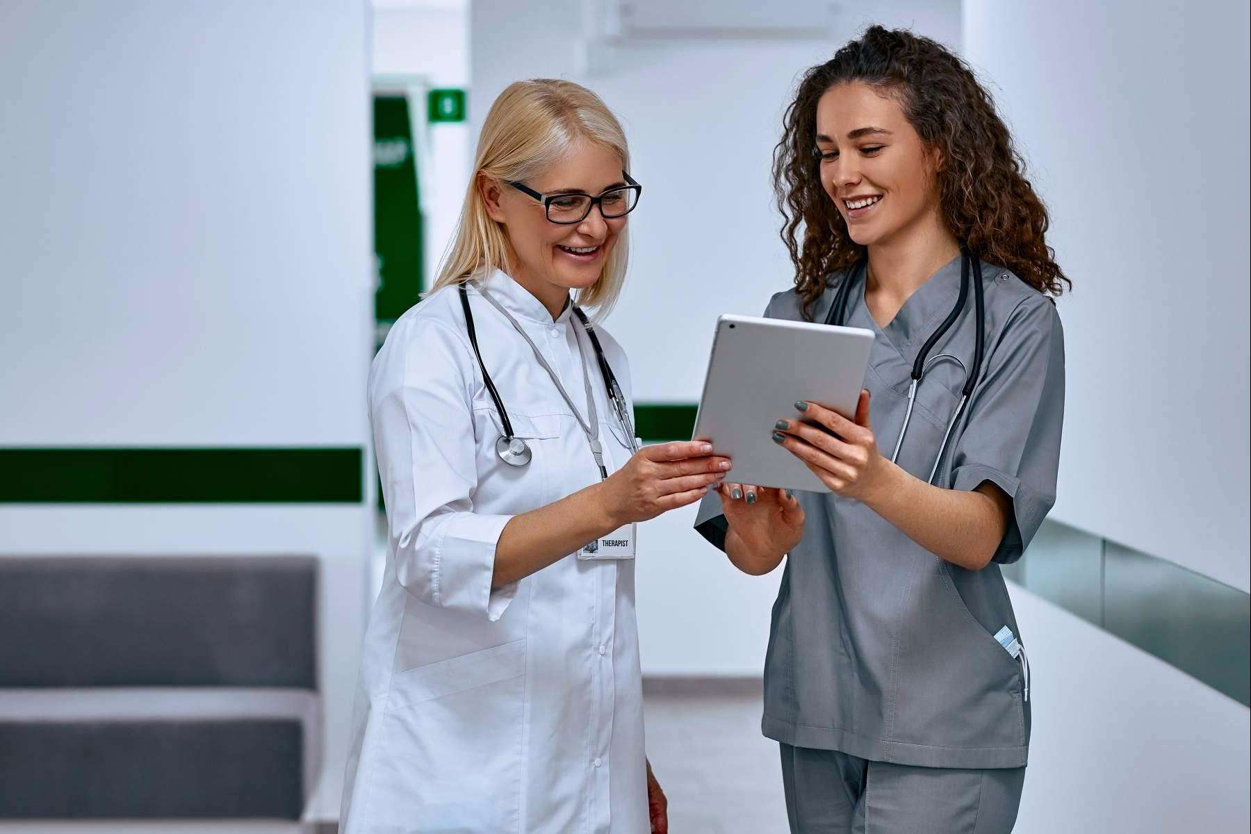 La Clínica Dental ResidentLive ofrece implantes dentales con soluciones personalizadas