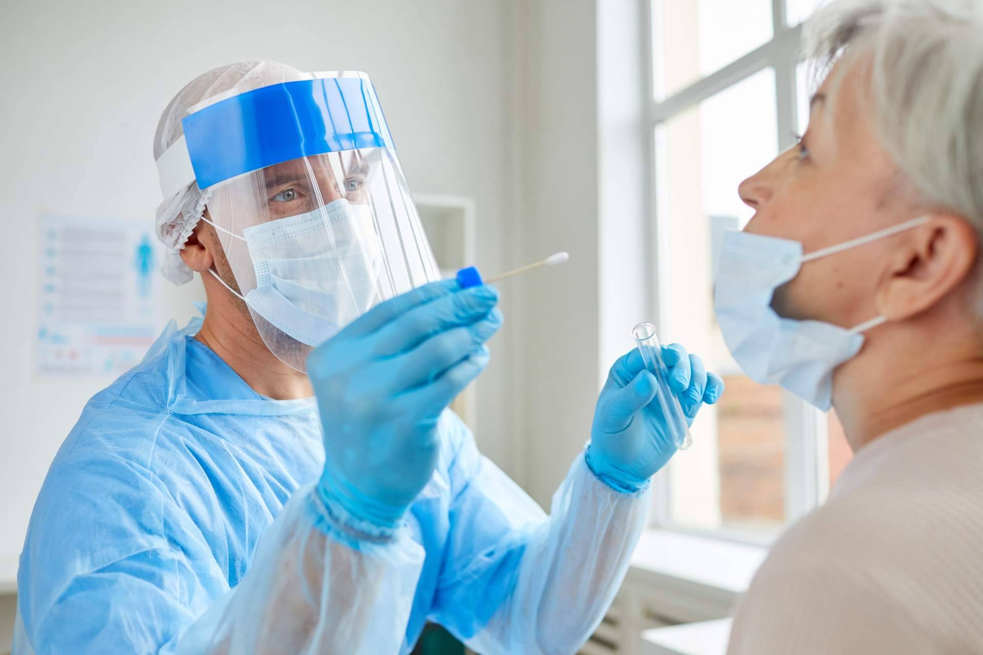 Centro Médico Bravo, test covid Madrid para estar tranquilo en las comidas y cenas con familiares