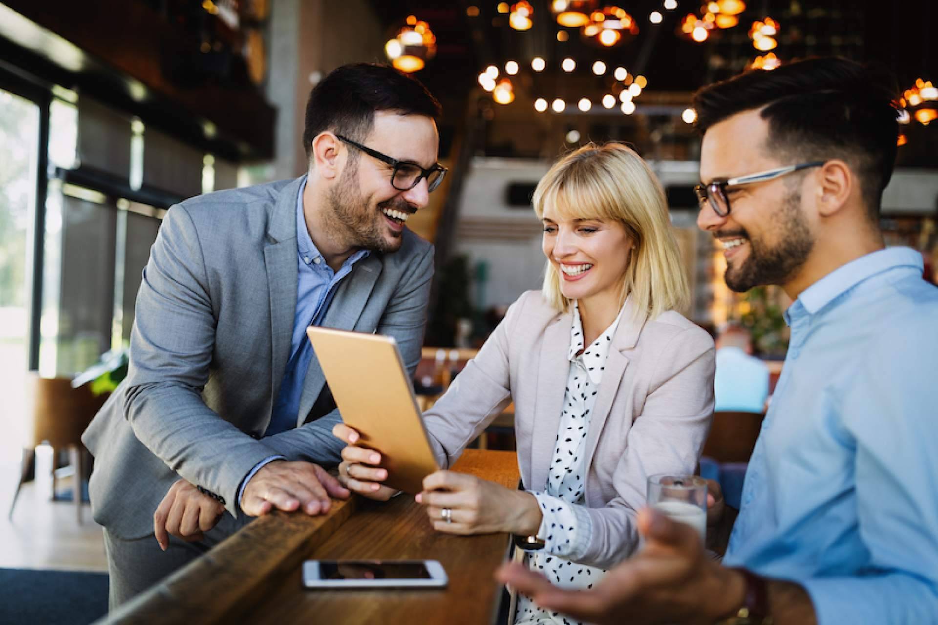 ¿Cuáles son las nuevas oportunidades de formación continuada en la pequeña y mediana empresa?, con B2BEXPERTS