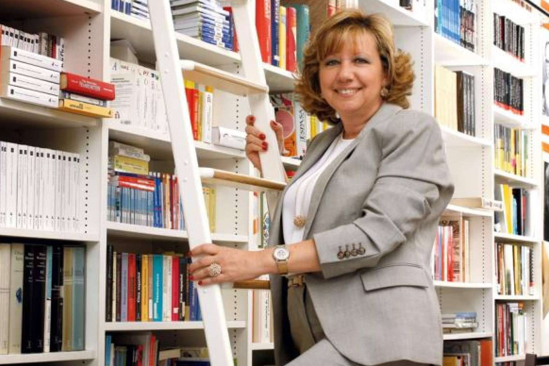 Círculo Rojo y la secretaria de los cinco primeros presidentes de la democracia publican ‘Los presidentes en zapatillas y sus primeras damas’