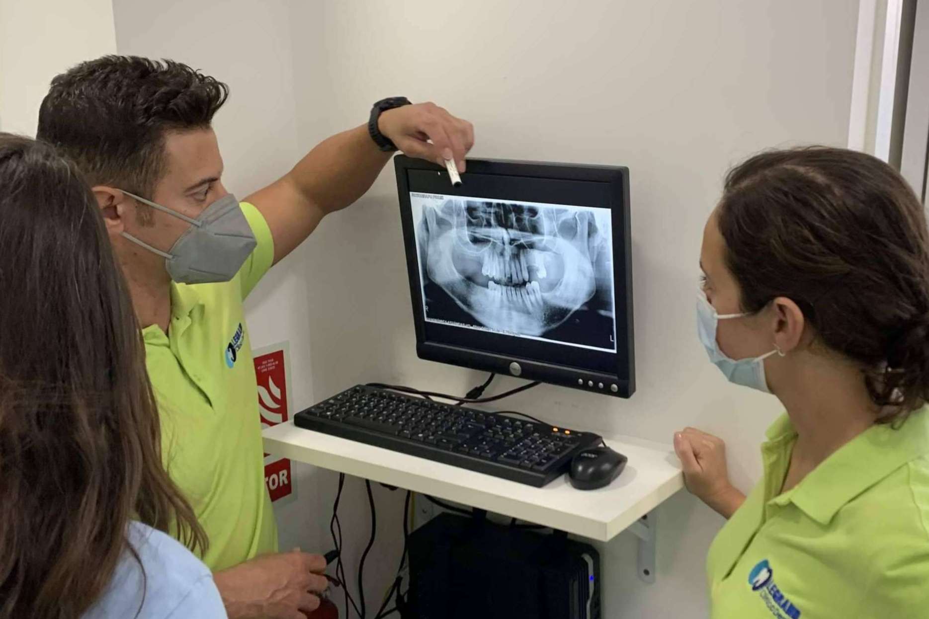 Tratamientos de implantes dentales, la especialidad de Dental Legrand