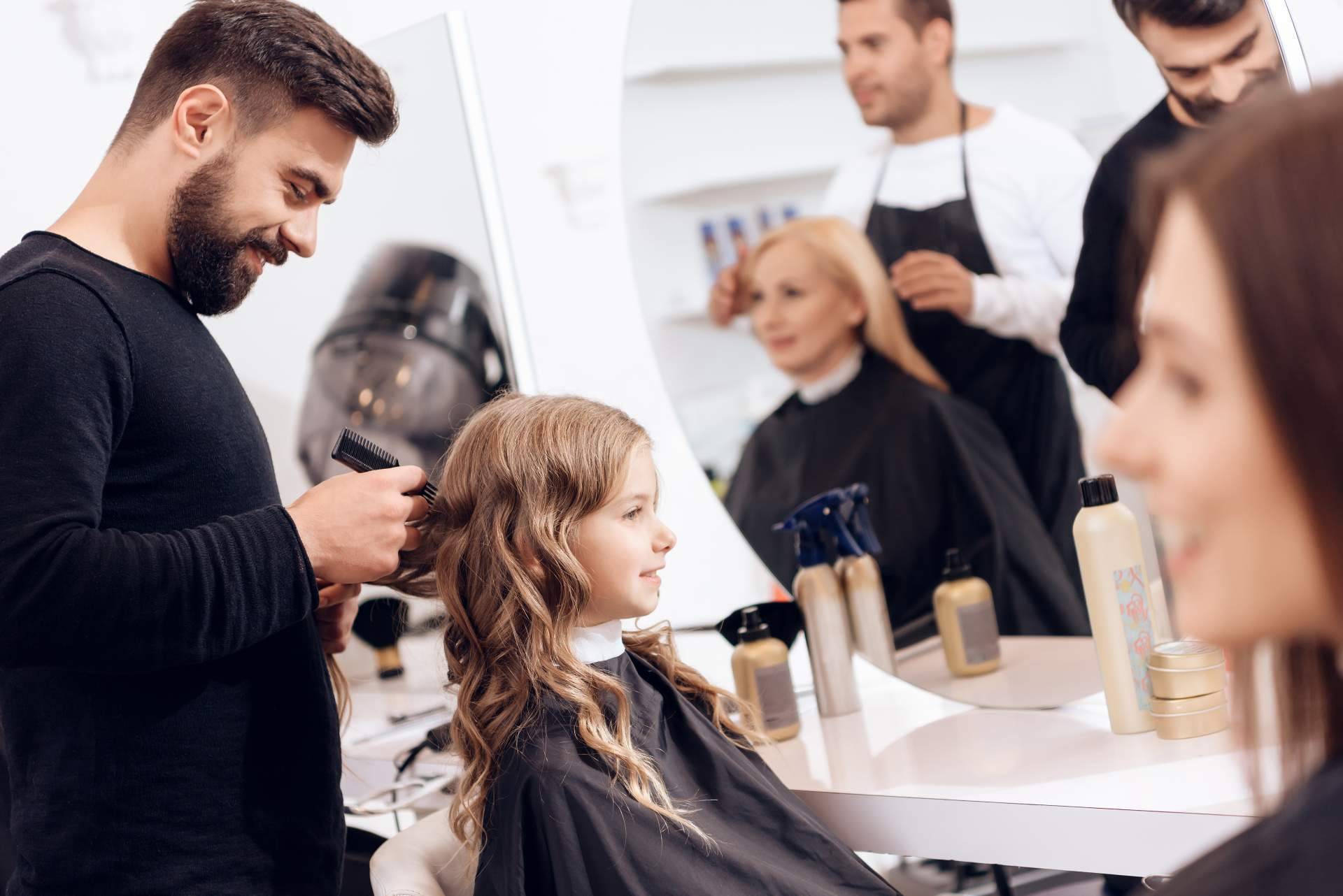 ¿Dónde encontrar un espacio ideal para que niñas y niños reciban un corte de pelo en A Coruña? La Pelu Kids