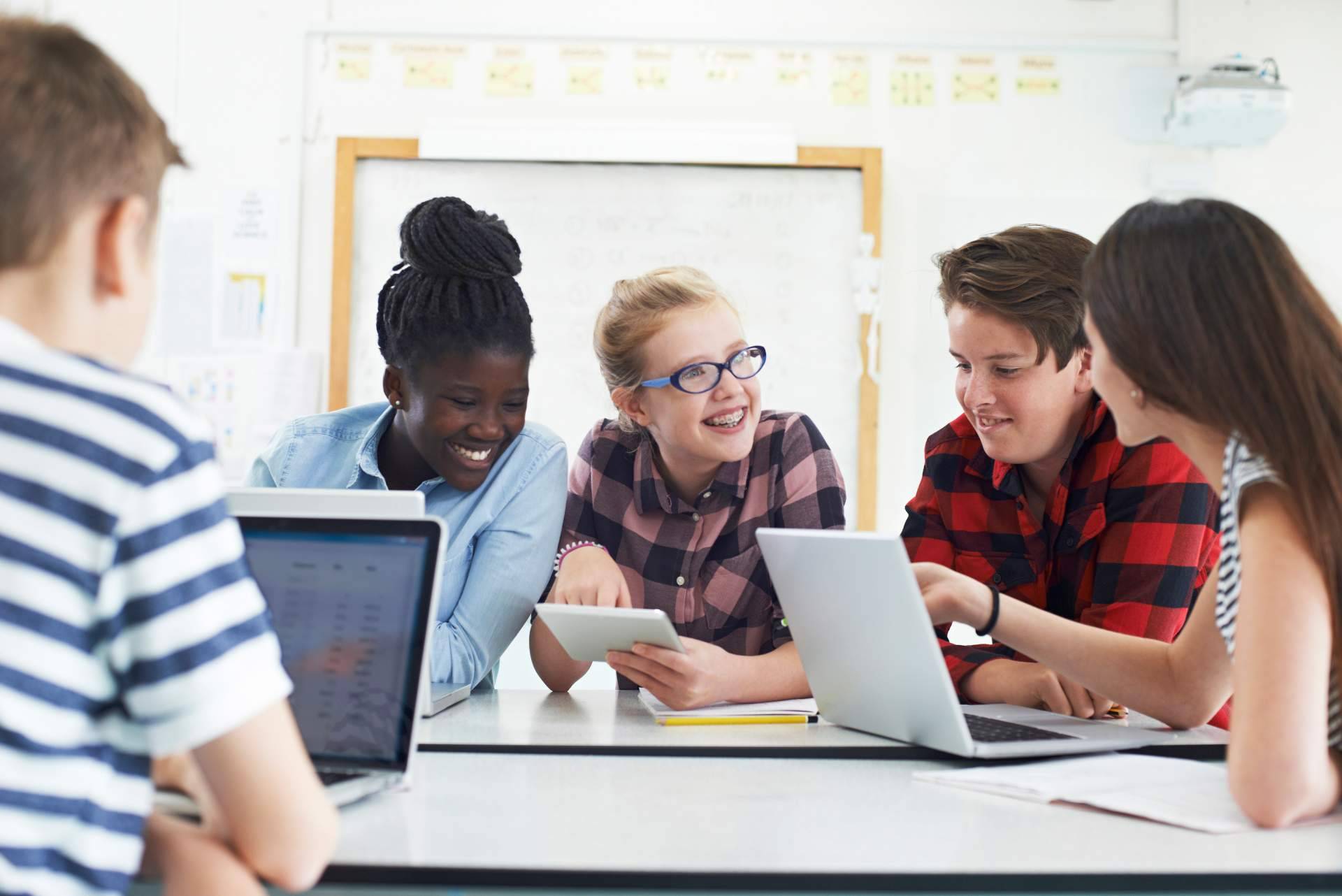 La revista digital ESBUENISIMO NEWS crea un taller de creación de medios digitales dirigido a colegios y universidades